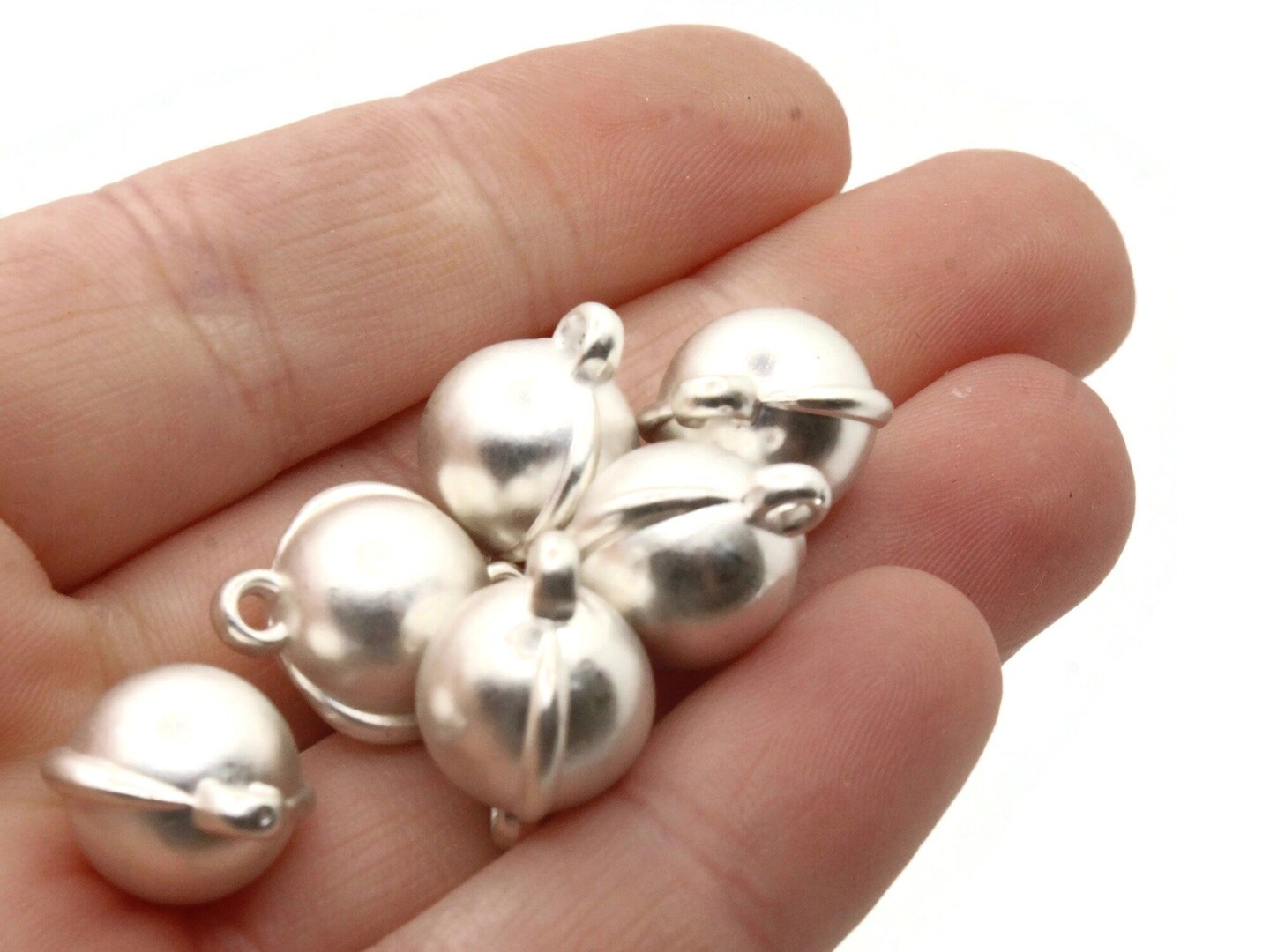 6 18mm Vintage Silver Plated Plastic Round Link Beads