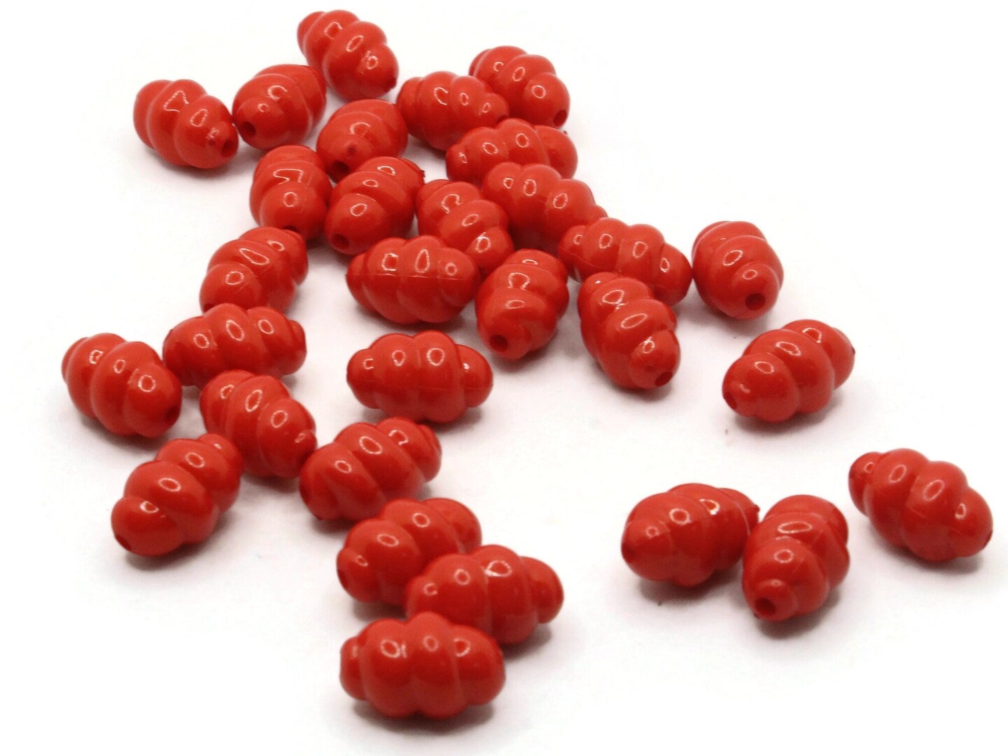 30 18mm Red Plastic Twisted Oval Beads