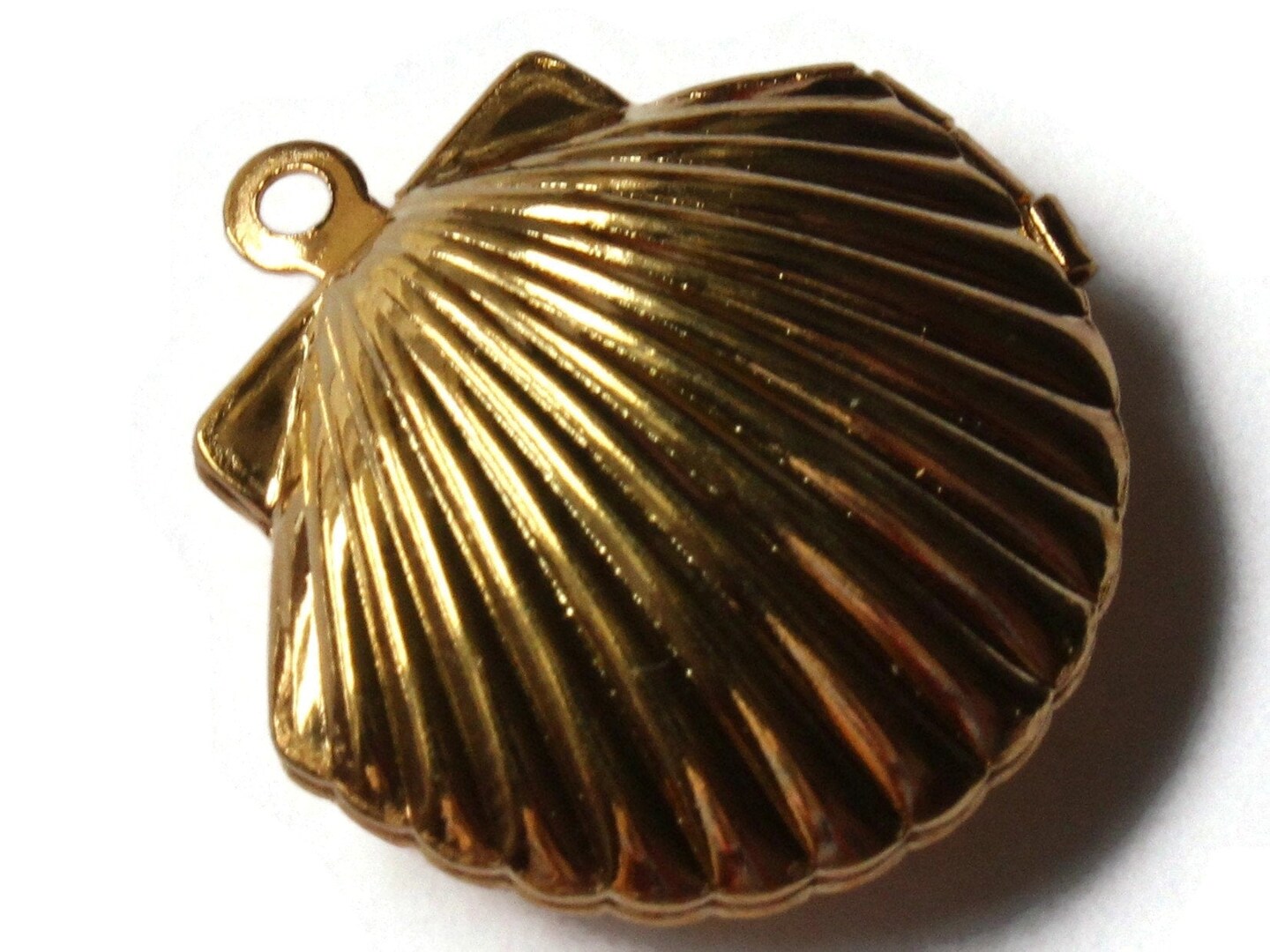 24mm Shell Shaped Locket Gold Tone Locket Charm Jewelry Making and Beading Supplies