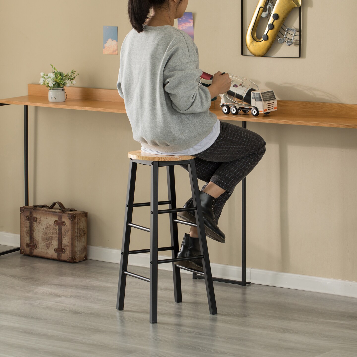 Wooden Rustic Round Bar Stool with Footrest for Indoor and Outdoor