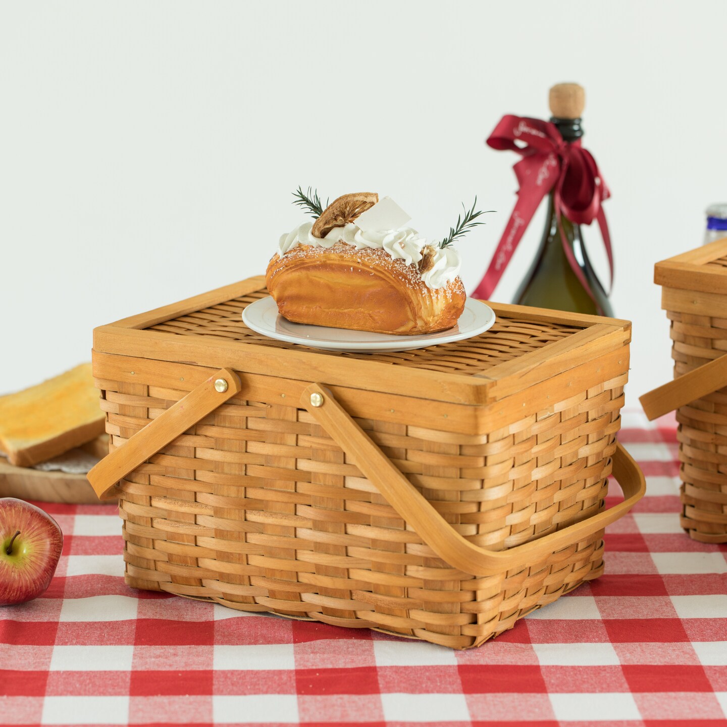 Woodchip Picnic Storage Basket with Cover and Movable Handles