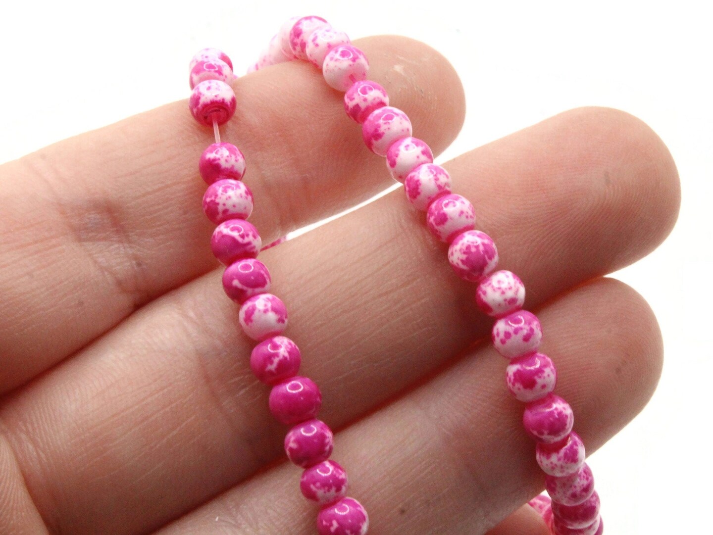 100 4mm White with Pink Splatter Paint Smooth Round Glass Beads