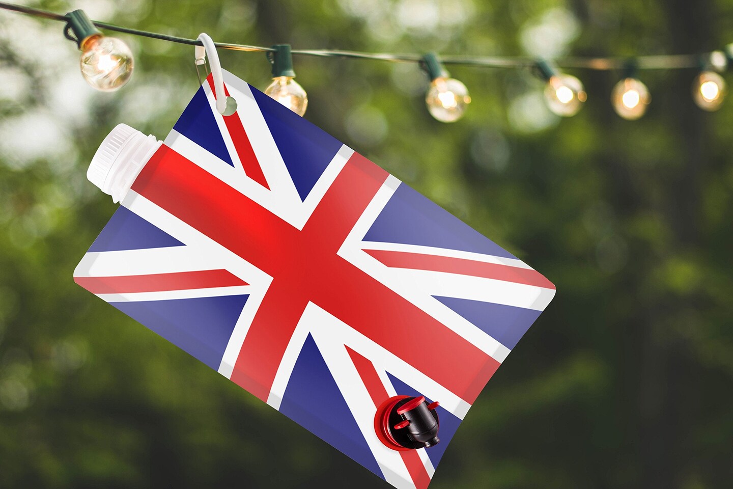 Union Jack Flag Party Flask: 2 liter British Flag Flasks Make the Perfect Drink Dispenser for Your St Georges Day or Guy Fawkes,Bonfire Night Party Supplies,Football, Cricket,or Rugby Parties and More