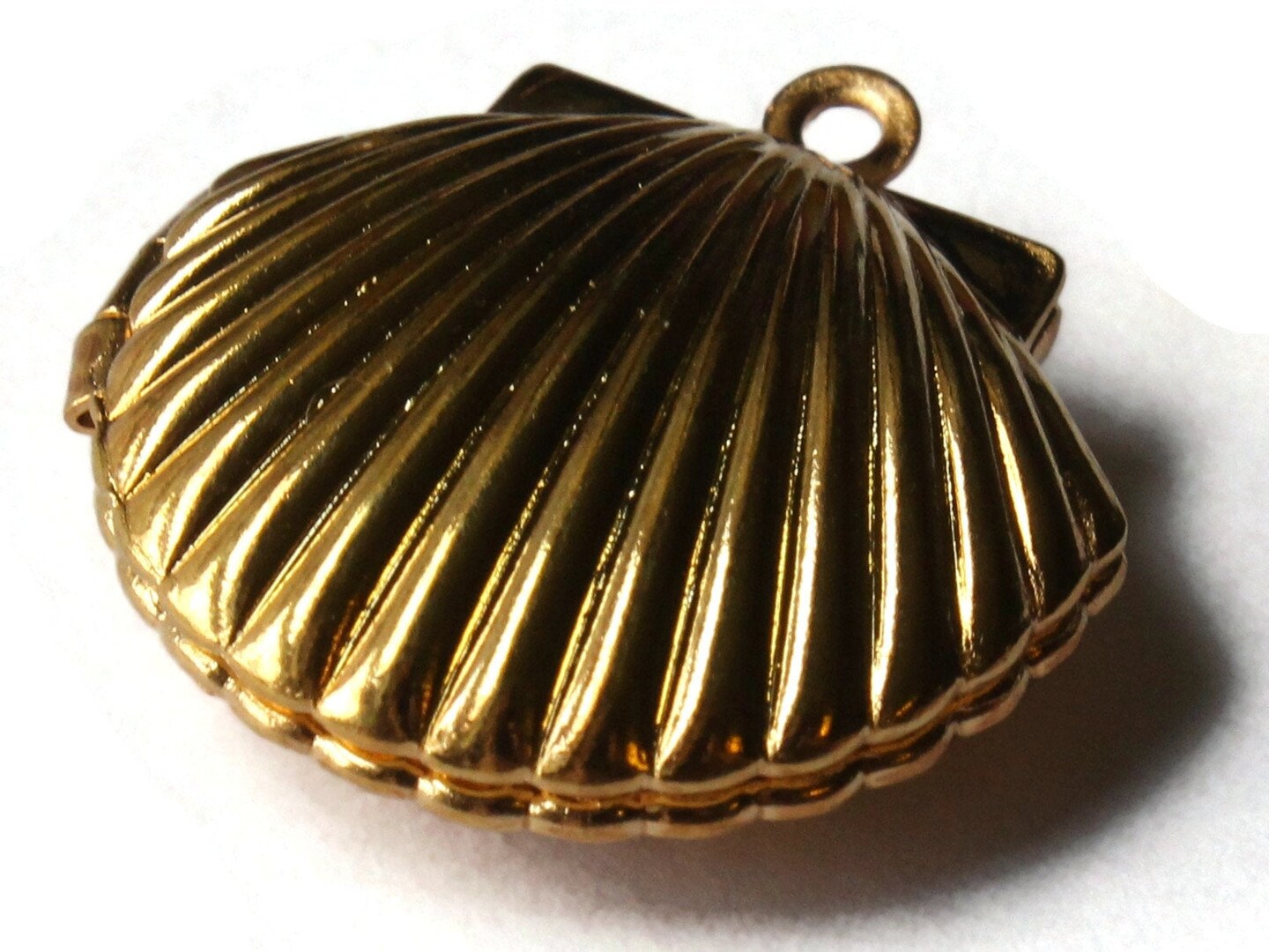 24mm Shell Shaped Locket Gold Tone Locket Charm Jewelry Making and Beading Supplies