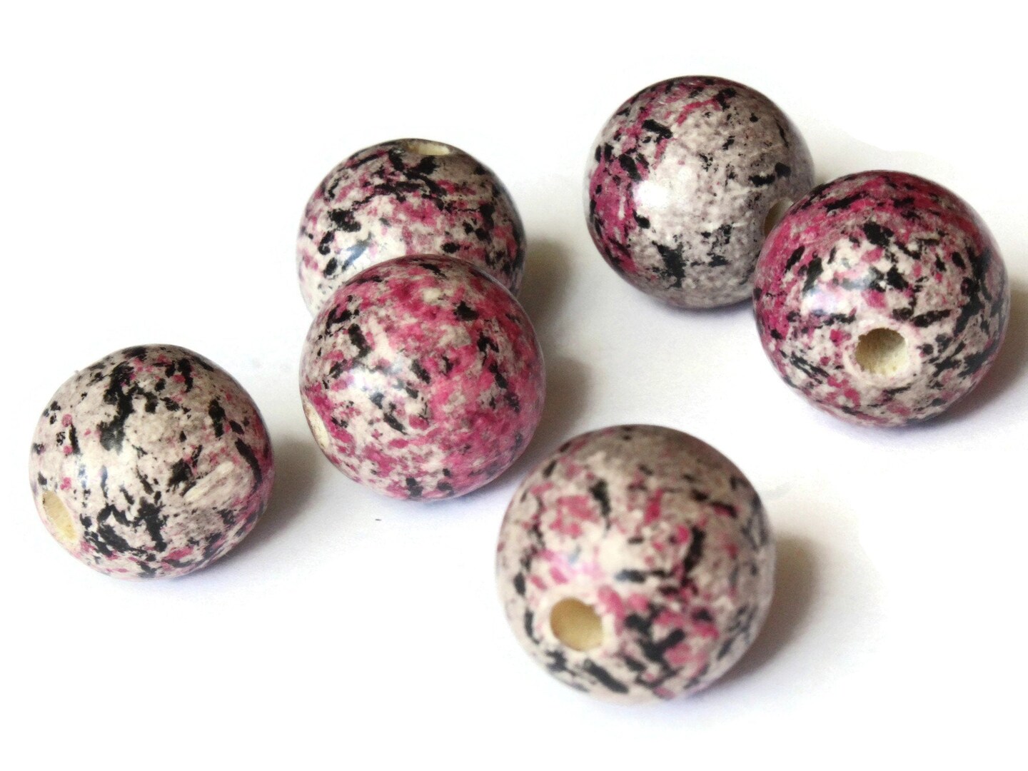 6 20mm Round Pink Splatter Paint Beads Vintage Wooden Ball Beads