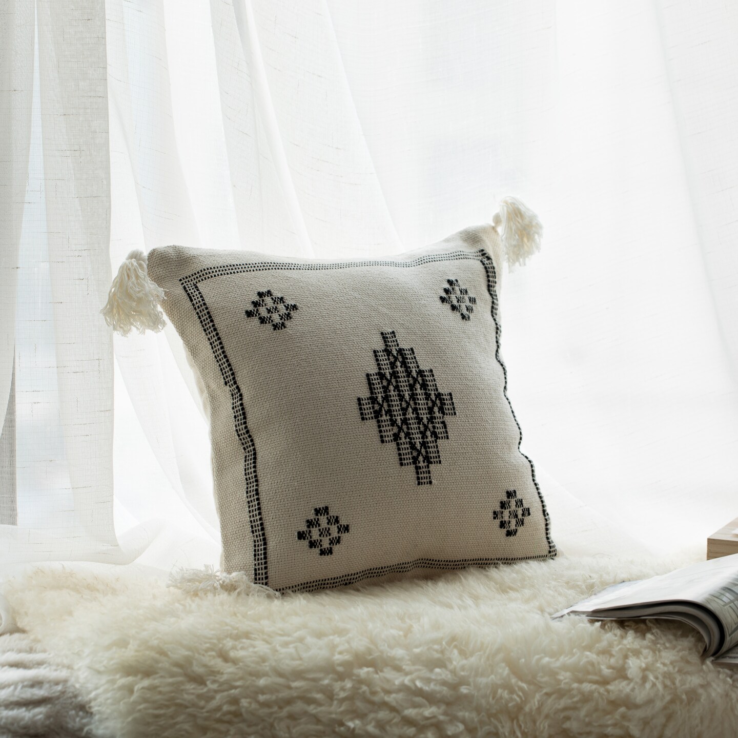 16&#x22; Throw Pillow Cover with Southwest Tribal Pattern and Corner Tassels