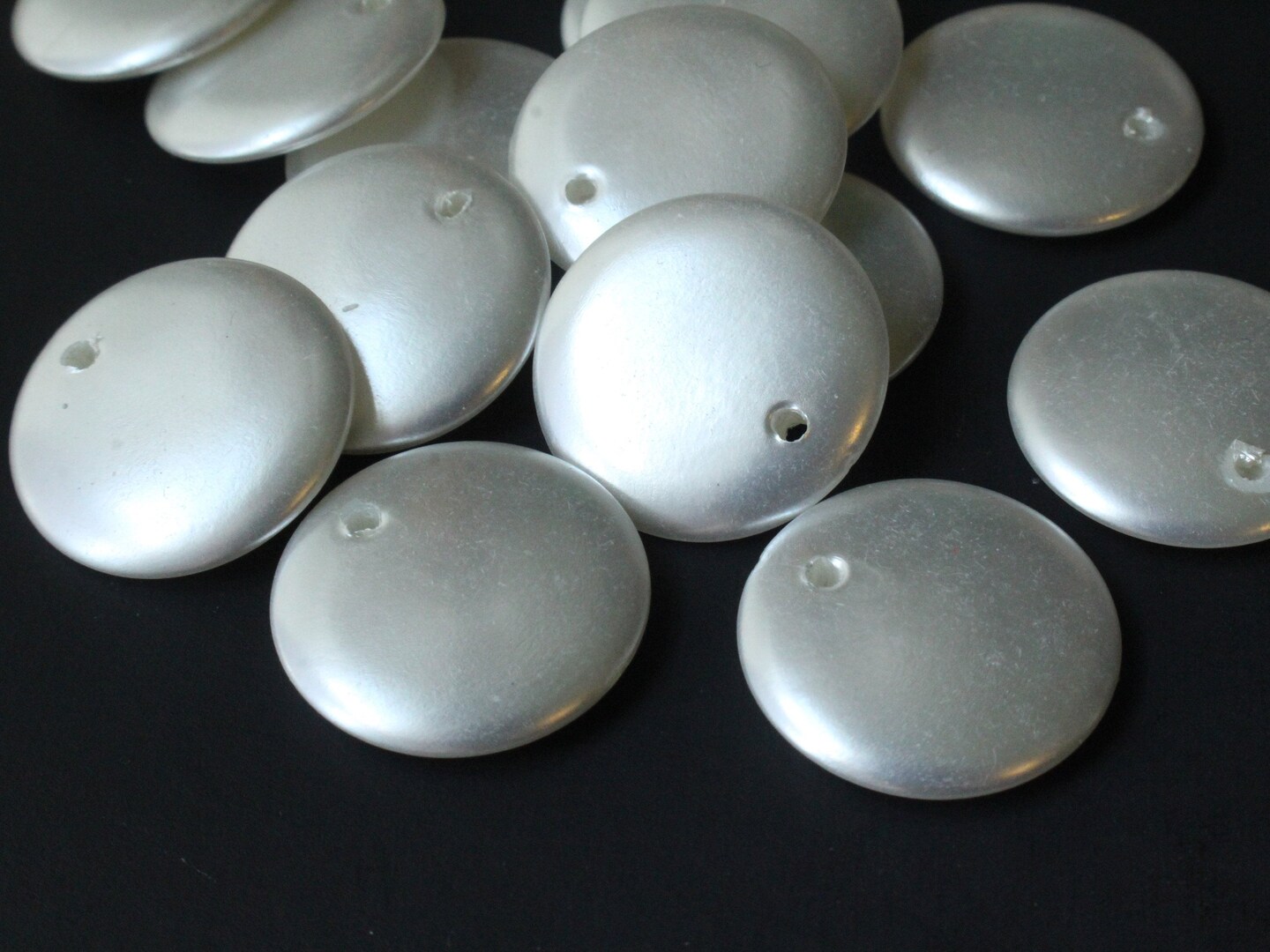 15 21mm Flat Round Drop Pearl Beads Vintage Cultura Pearls Made in Japan Faux Plastic Pearl Beads