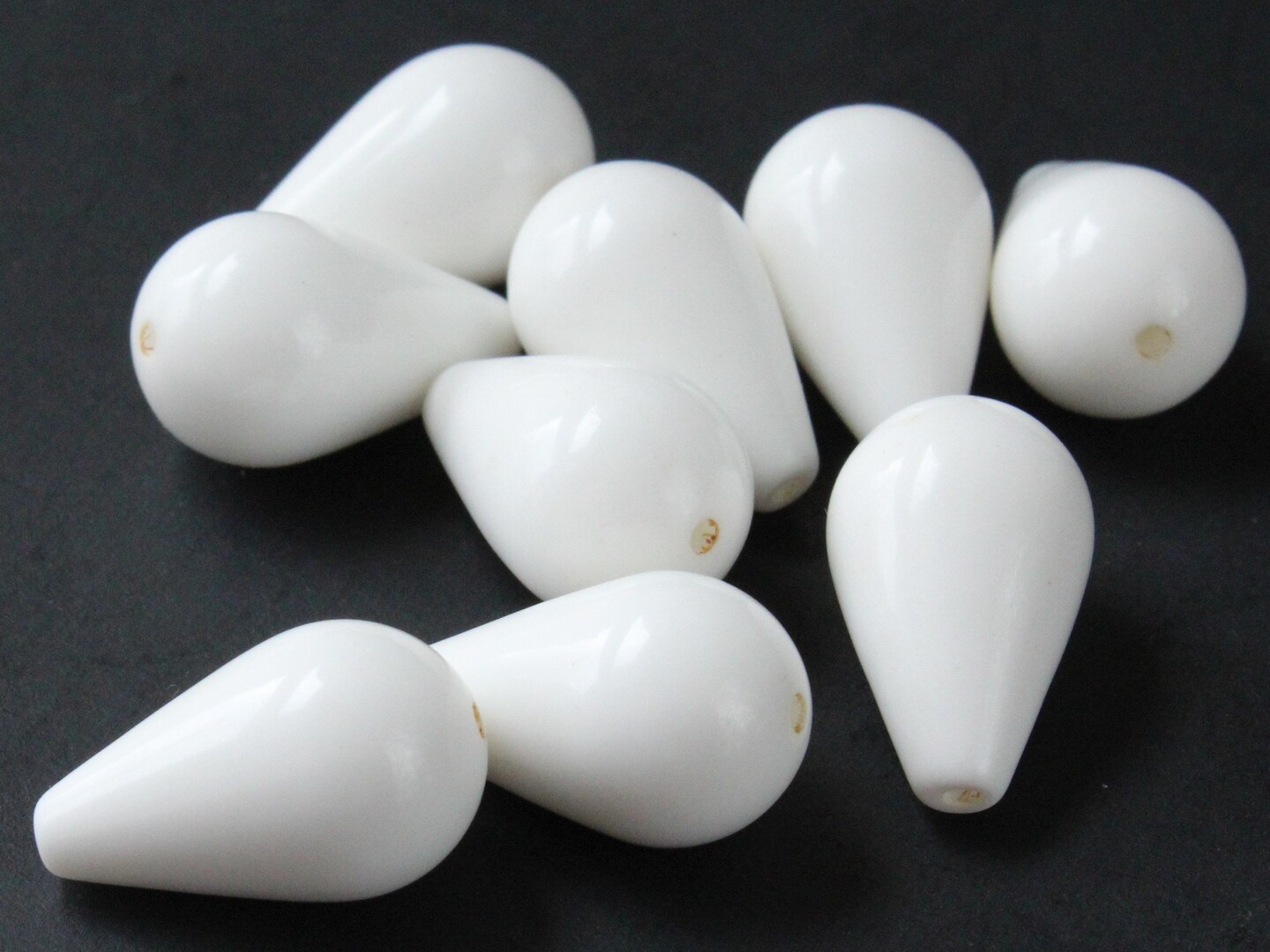 9 19mm White Vintage Plastic Teardrop Beads