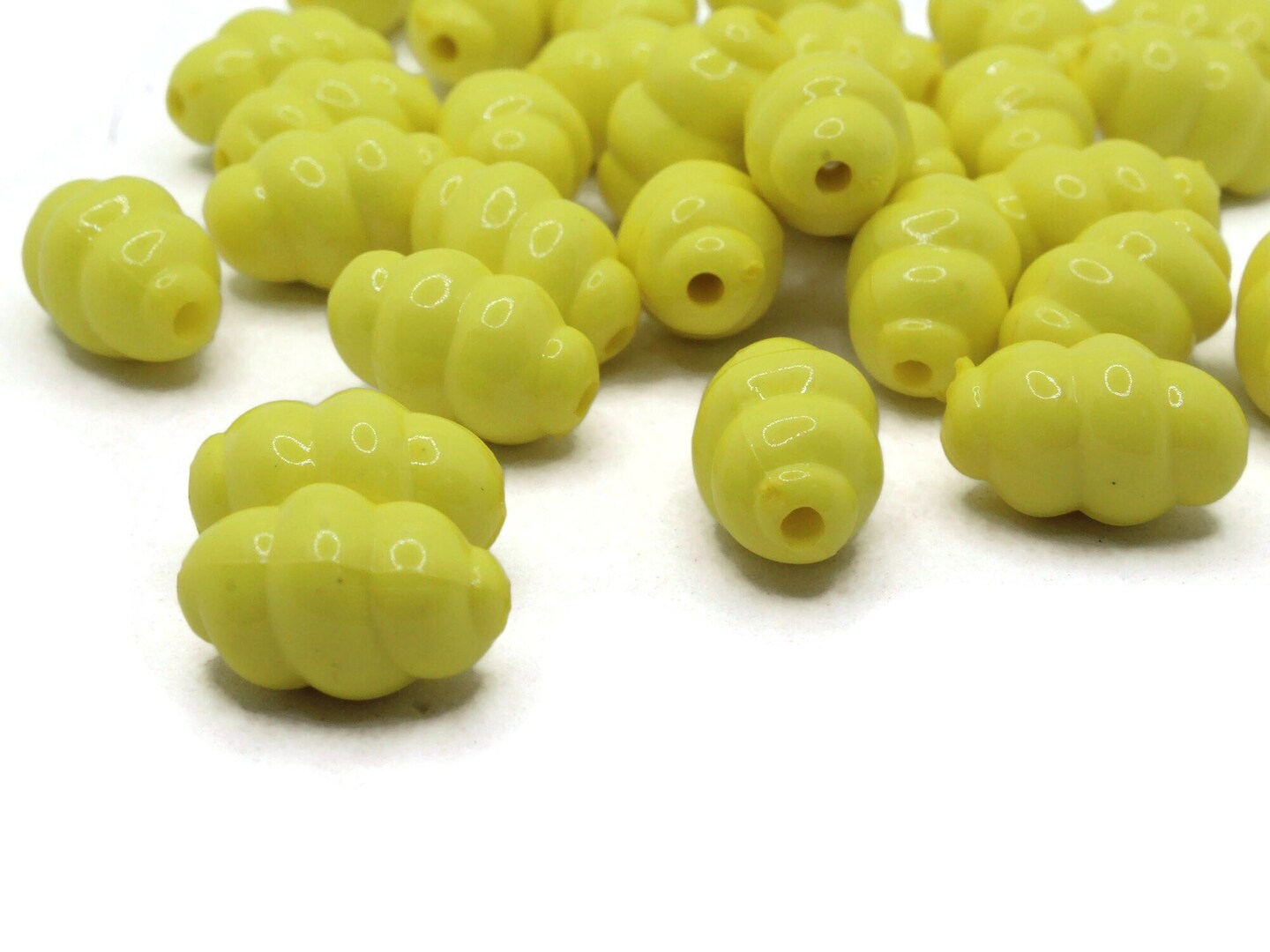 30 18mm Yellow Plastic Twisted Oval Beads