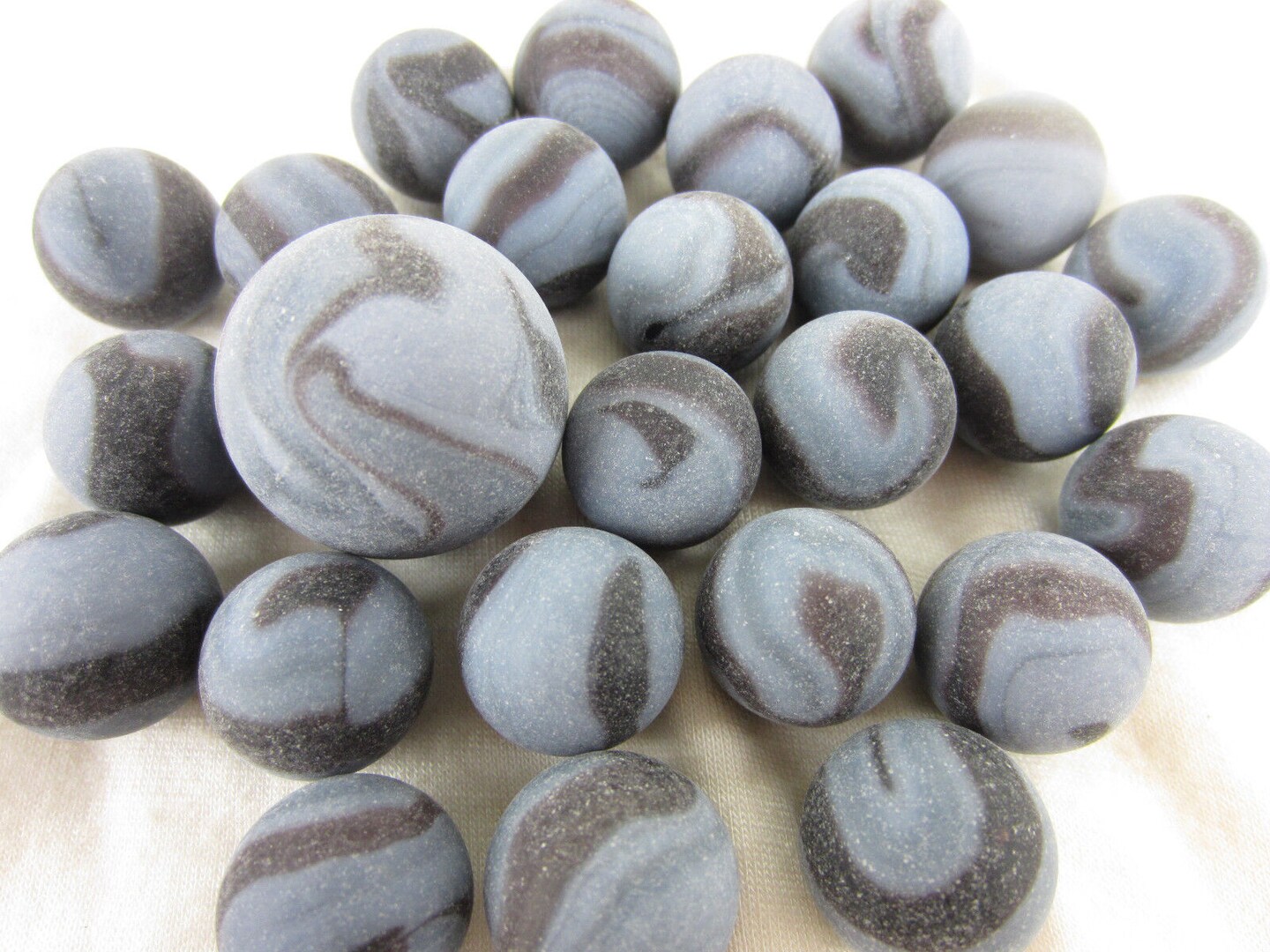 25 Glass Marbles TARANTULA Grey/Black Matte Classic Game Pack Shooter