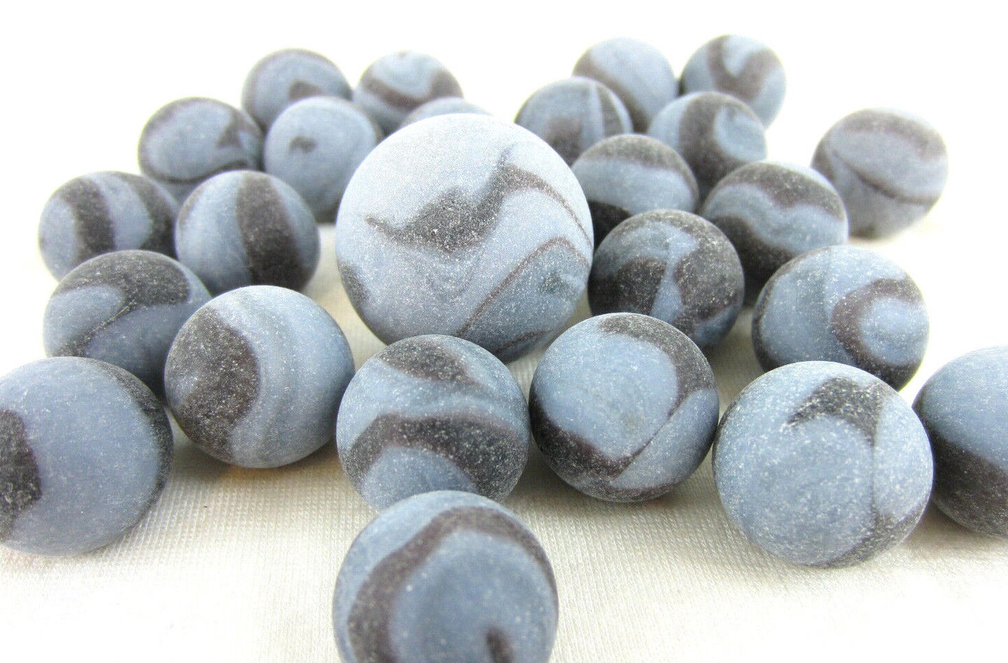 25 Glass Marbles TARANTULA Grey/Black Matte Classic Game Pack Shooter