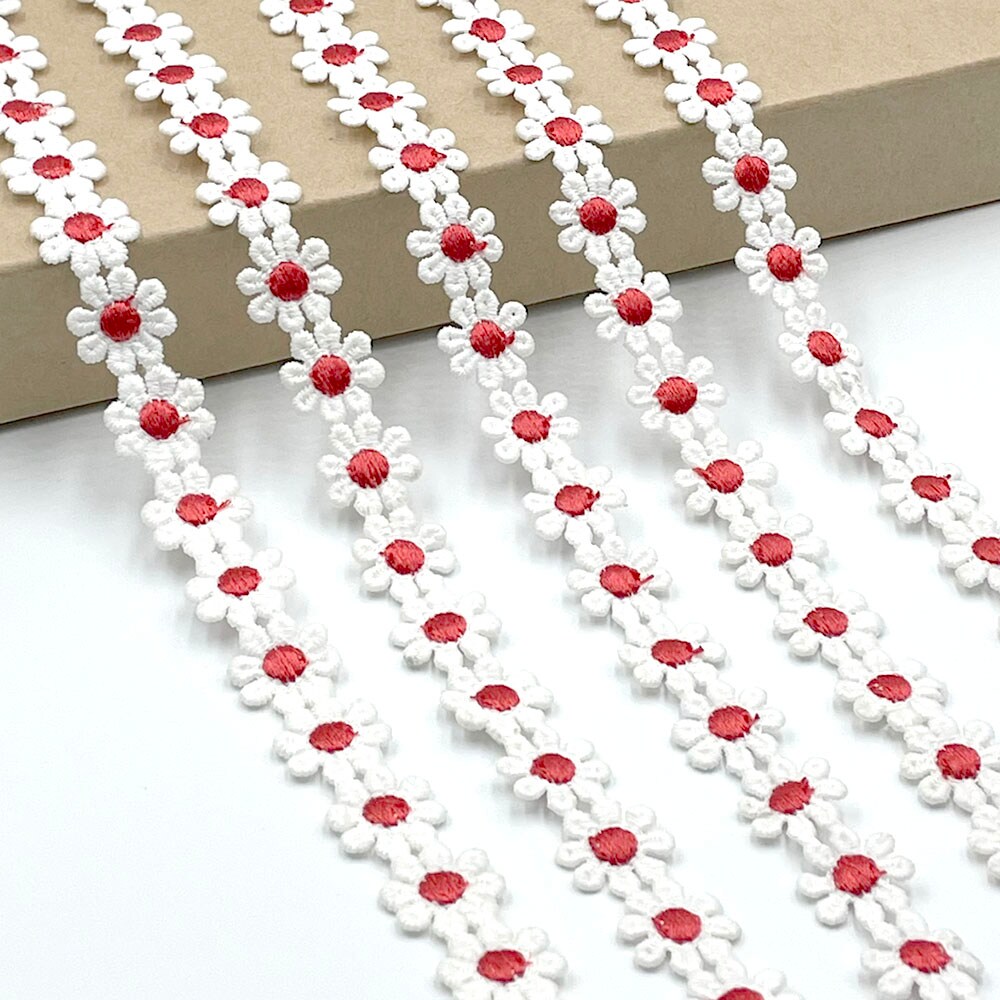 Designer's Shop Daisy Floral Lace trim 5/8” ( 16mm) x 5 yards
