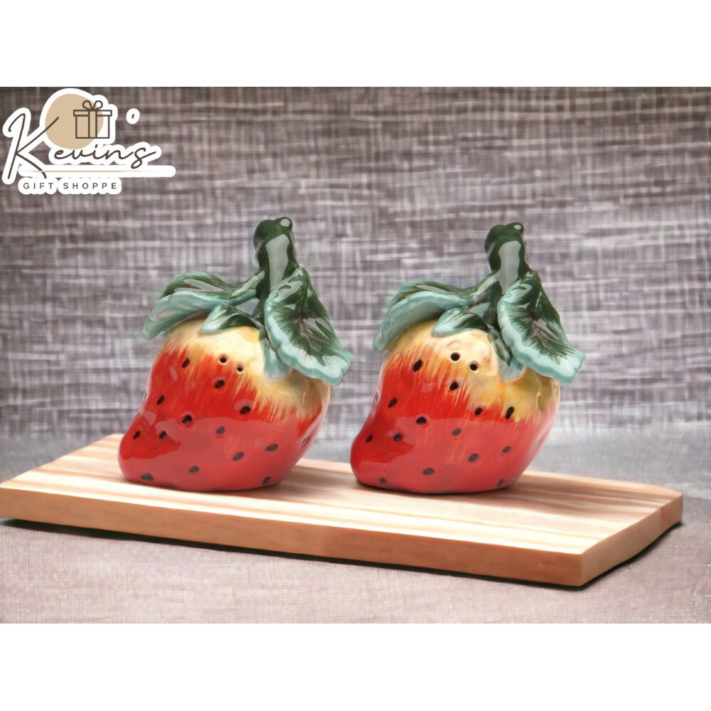 kevinsgiftshoppe Hand Painted Ceramic Strawberry Salt and Pepper Shakers Home Decor   Kitchen Decor Farmhouse Decor