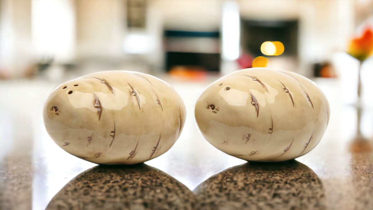 Hand Painted Ceramic Potato Salt &#x26; Pepper Shakers, Home D&#xE9;cor, Gift for Her, Gift for Mom, Kitchen D&#xE9;cor, Farmhouse D&#xE9;cor
