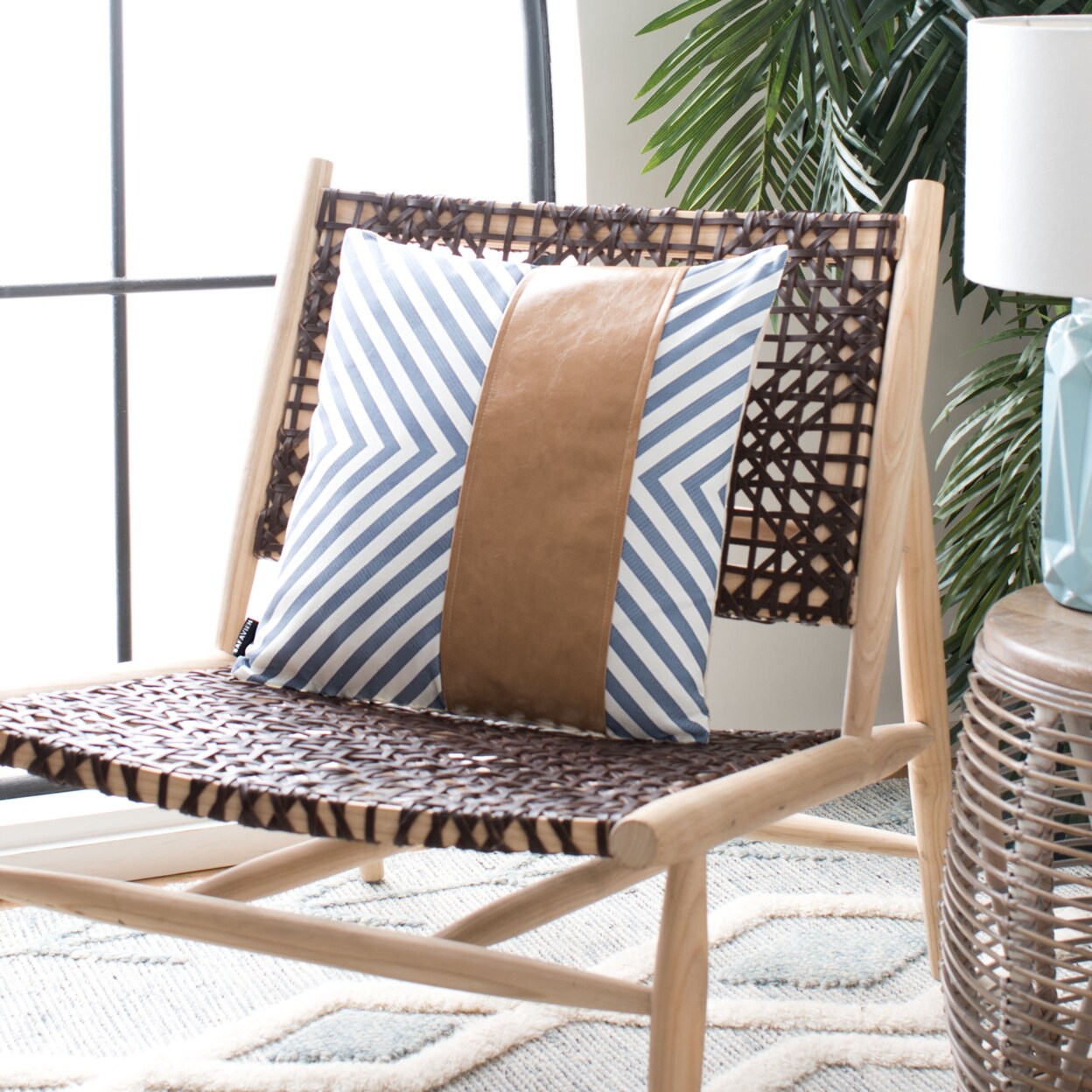 Safavieh Endra Pillow Navy / White Home Decor Pillow Decorative Throw Cushion