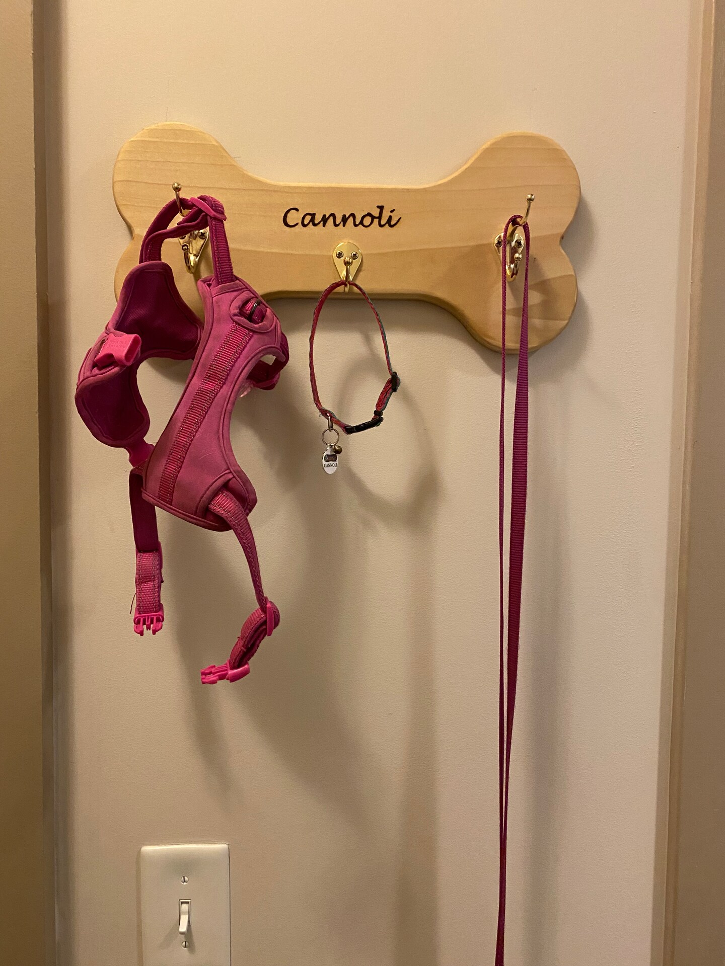 Leash hanger clearance