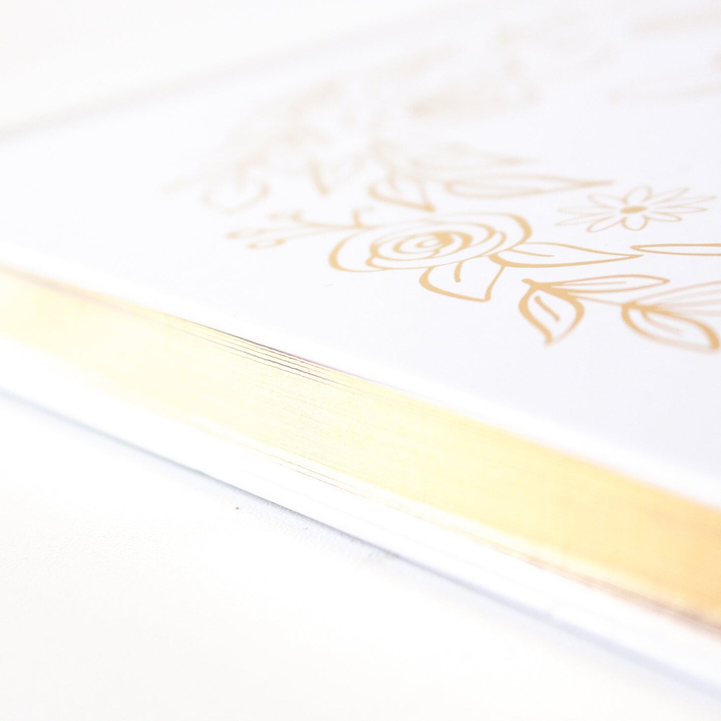 bloom daily planners Guest Book, 7&#x22; x 9&#x22;, Gold Floral