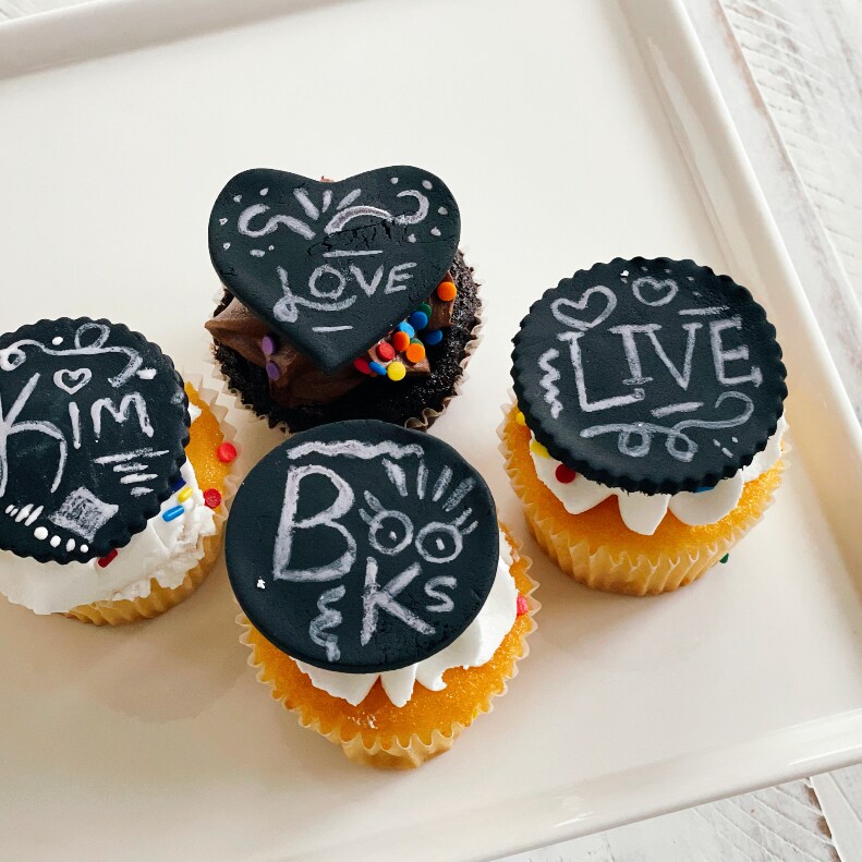 ChalkBoard Cupcakes with @wildbakes
