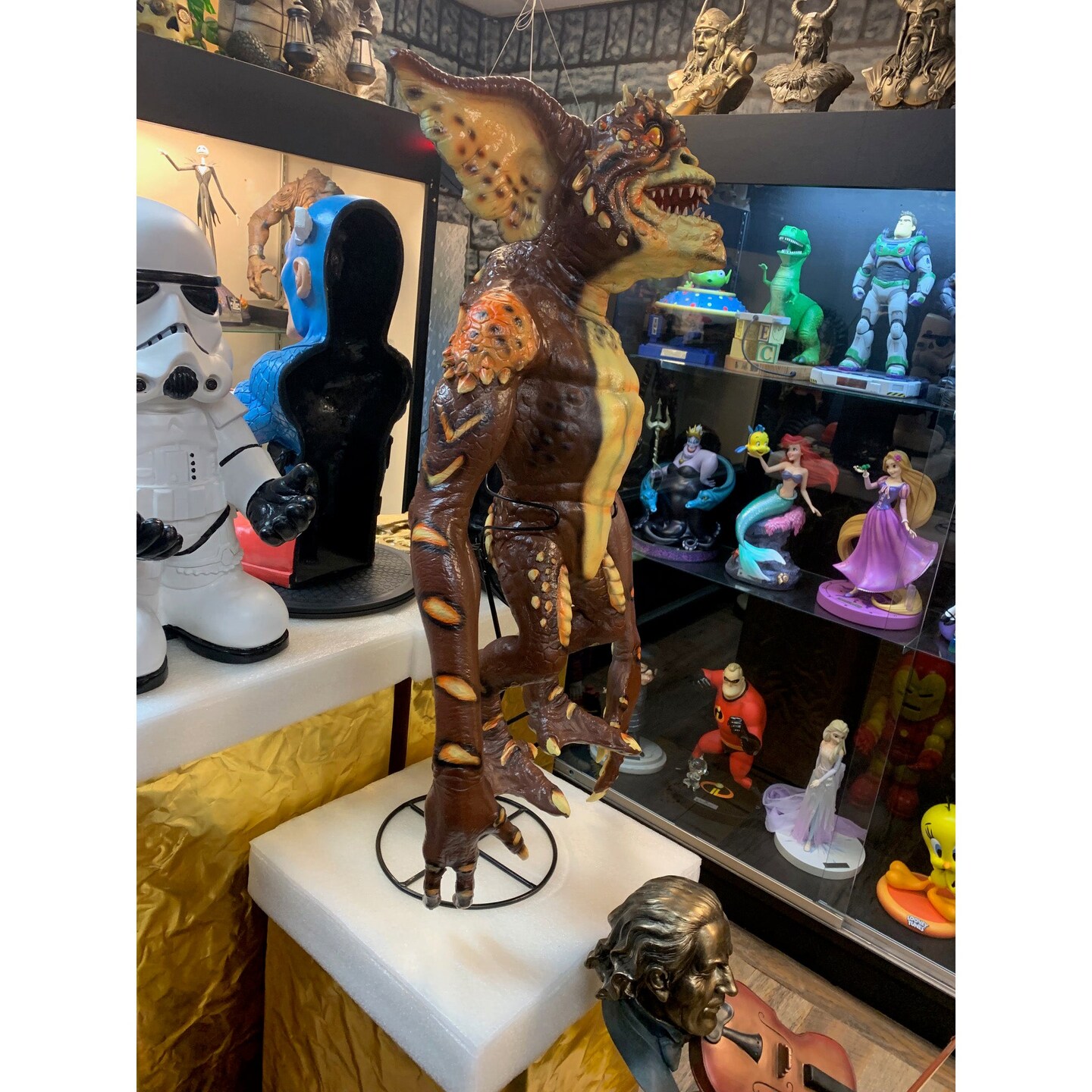 Gremlins 2  Brown Gremlin Stunt Puppet Life Size Statue NECA