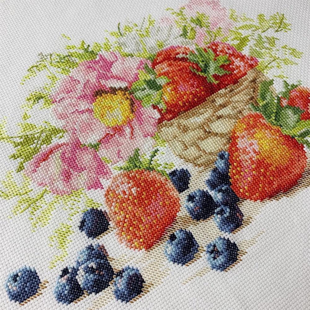 Strawberries 5-14 Counted Cross-Stitch Kit