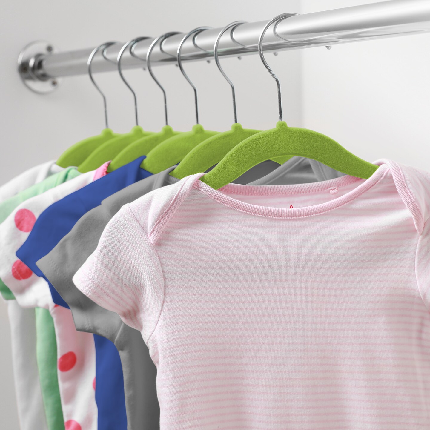 Delta Children Infant and Toddler Plastic Clothing Hangers, 100 Pack, White