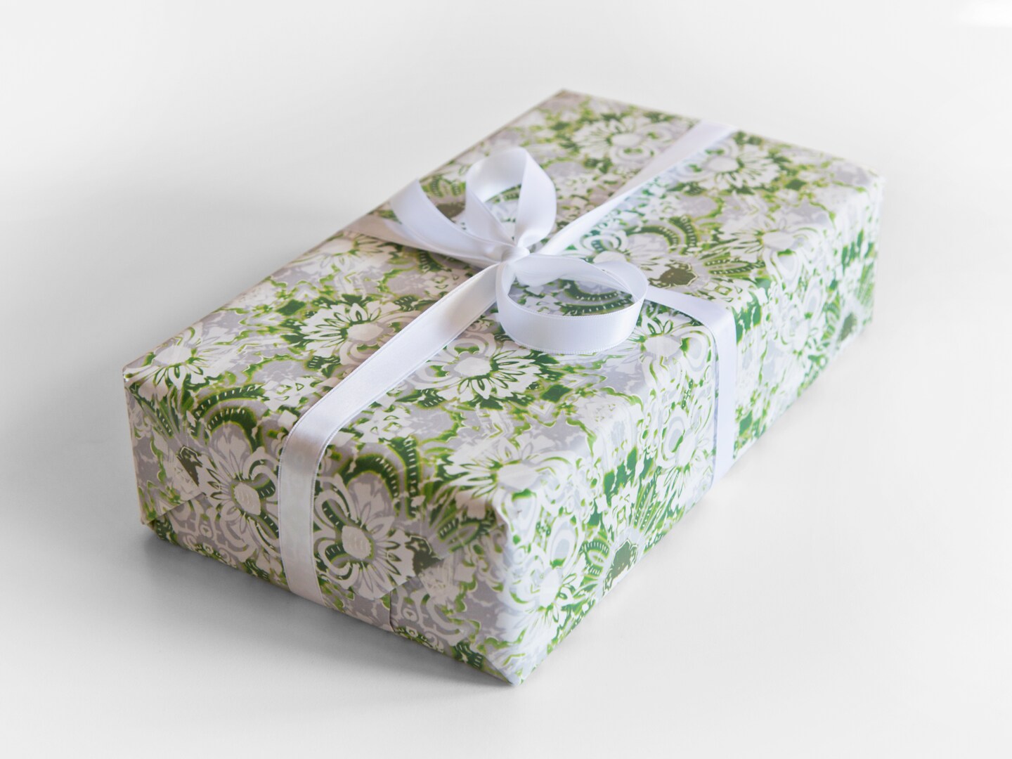 Redoute Floral Gift Wrapping Paper in Black - 30 x 5' Roll
