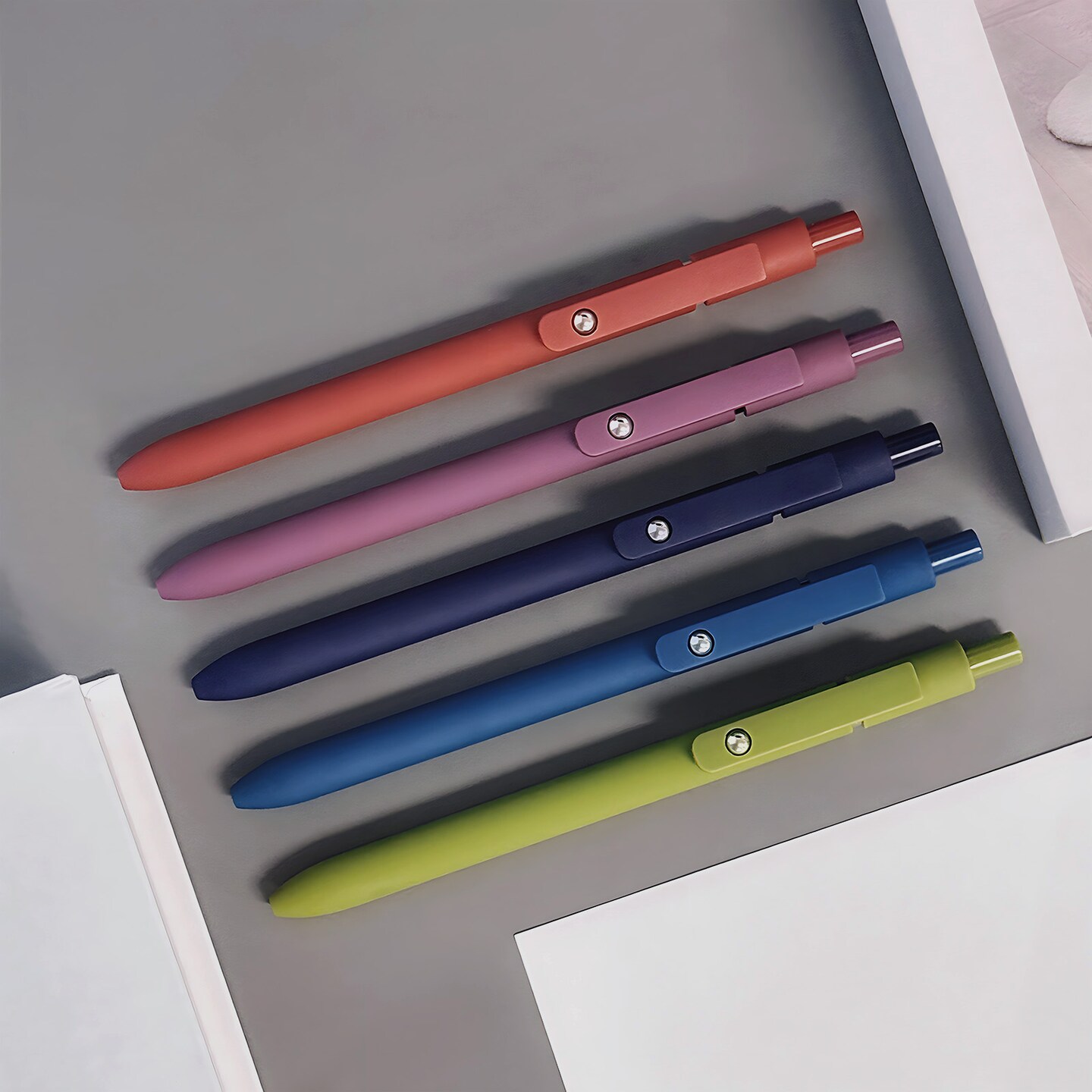 Wrapables Smooth Retractable Black Ink Gel Pens, 0.5mm Fine Point, for Home Office Work (Set of 5), Oceani