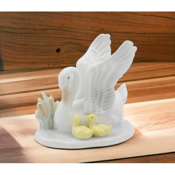 Ceramic Swan Baby Figurine 4.5&#x22; Vintage Nature