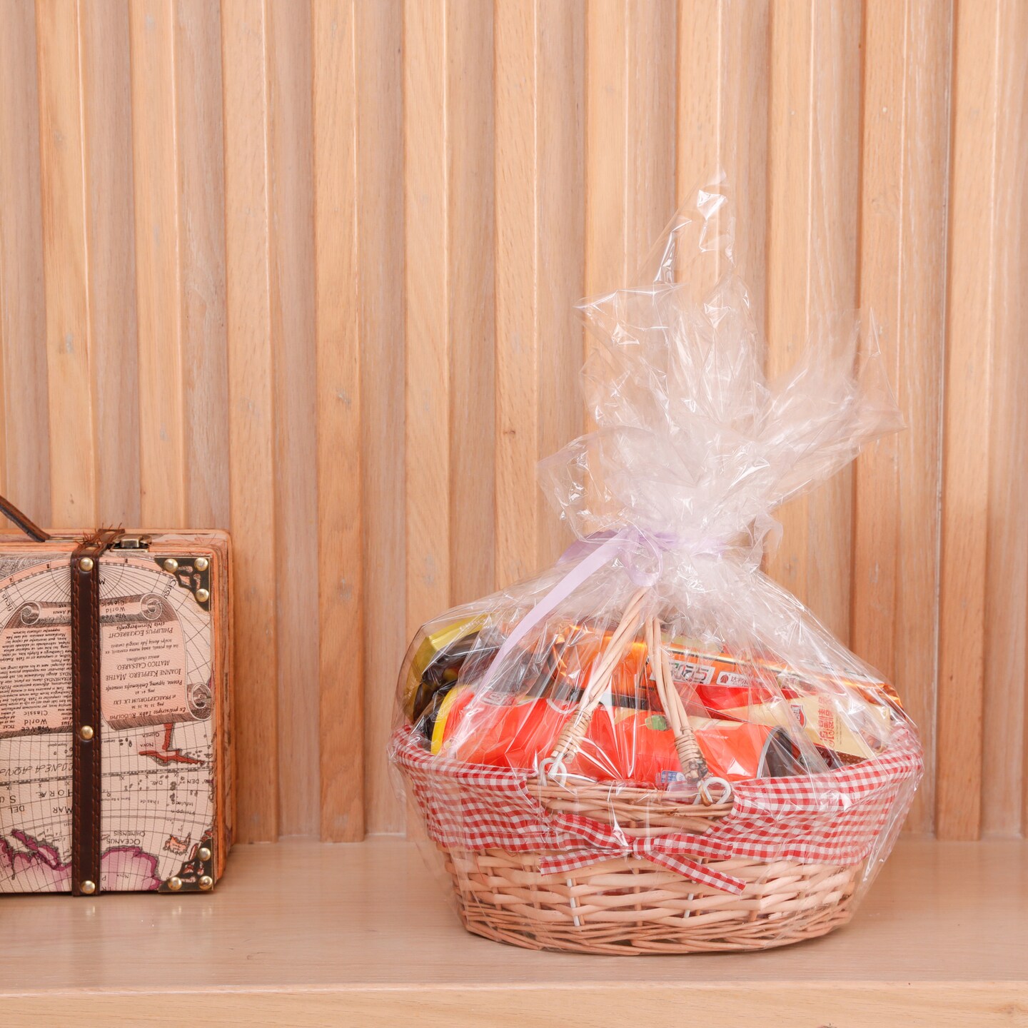 Wicker Willow Picnic Basket with Double Drop-Down Handles - Perfect as Gift basket for all Occasions like Halloween, Thanksgiving and Easter, with Liner