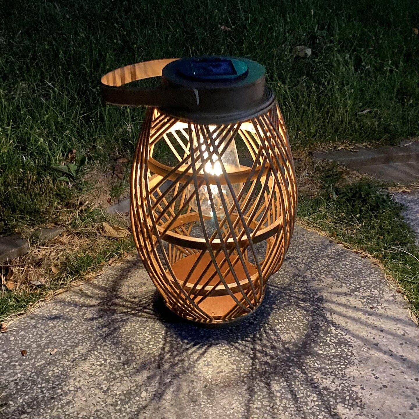 Edison bulb, auto on/off, style 2: Outdoor Solar Lanterns with Rattan Bamboo Lamp with Handle for Hanging or Table Lamp for Patio Yard Garden Wedding Home Decoration