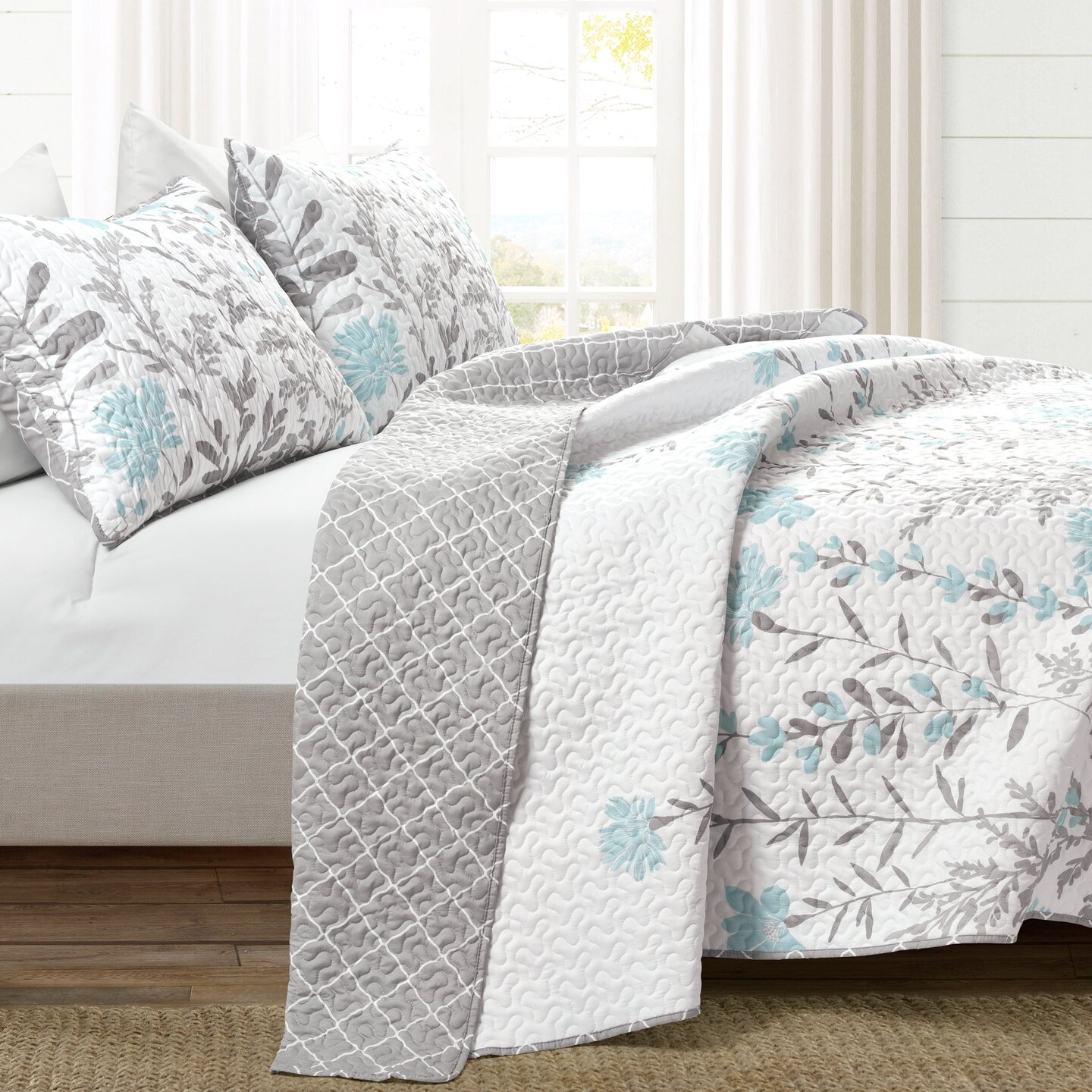 Aprile 3 Piece Quilt Set