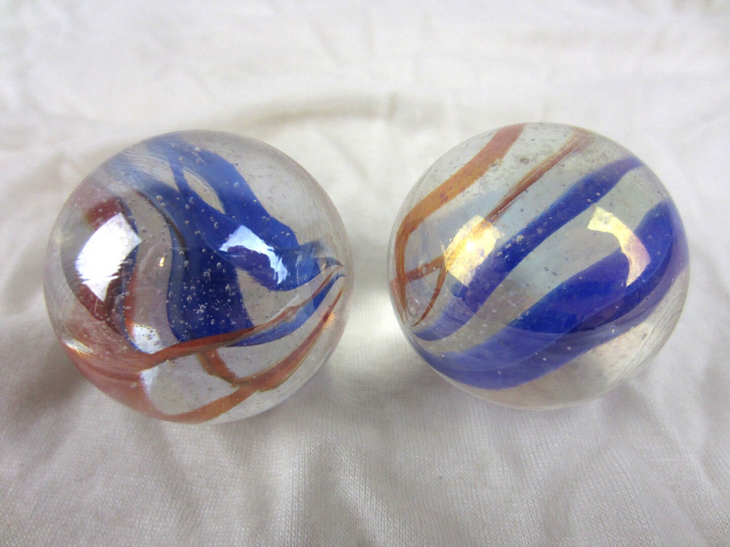 2 Boulders 35mm FUNFAIR Marbles glass ball Clear Red Blue Ribbon 6 Vane large