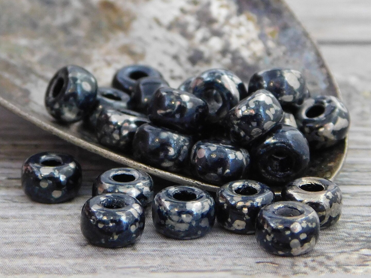 20g Jet Rembrandt 2/0 Matubo Beads