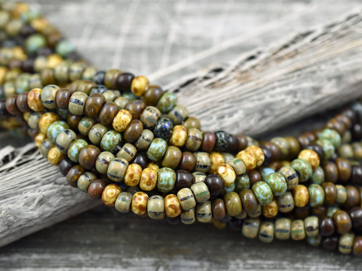 2/0 Striped Aged Picasso Mixed Seed Beads (20&#x22; Strand)