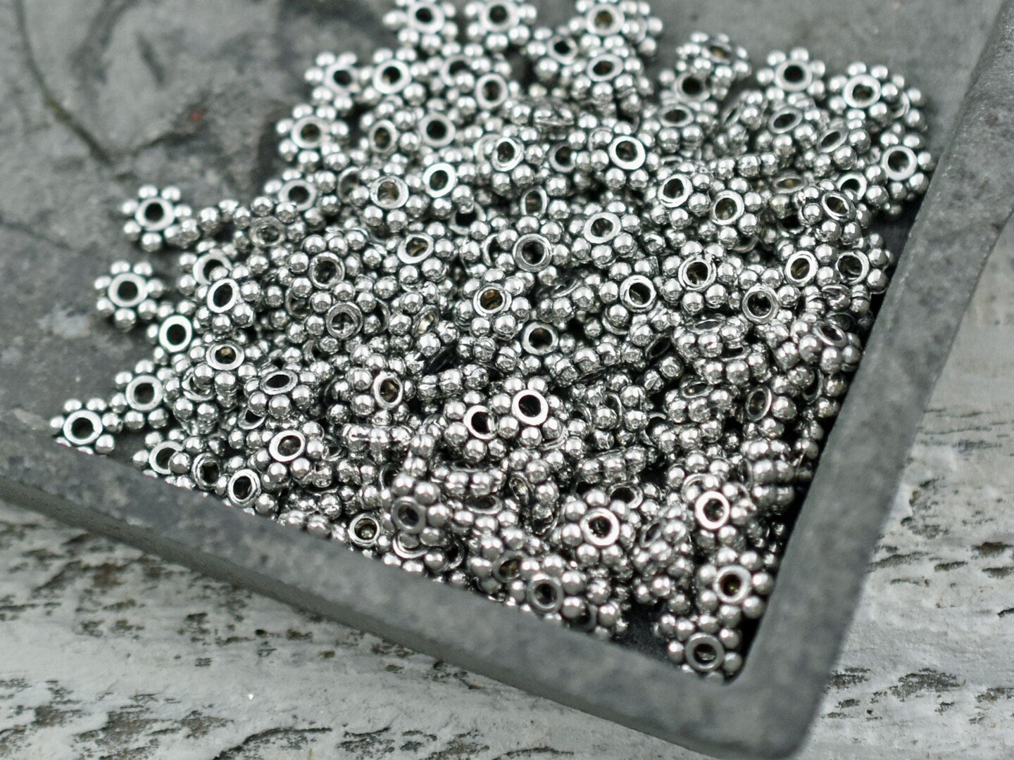 *1000* 4mm Antique Silver Daisy Spacer Beads