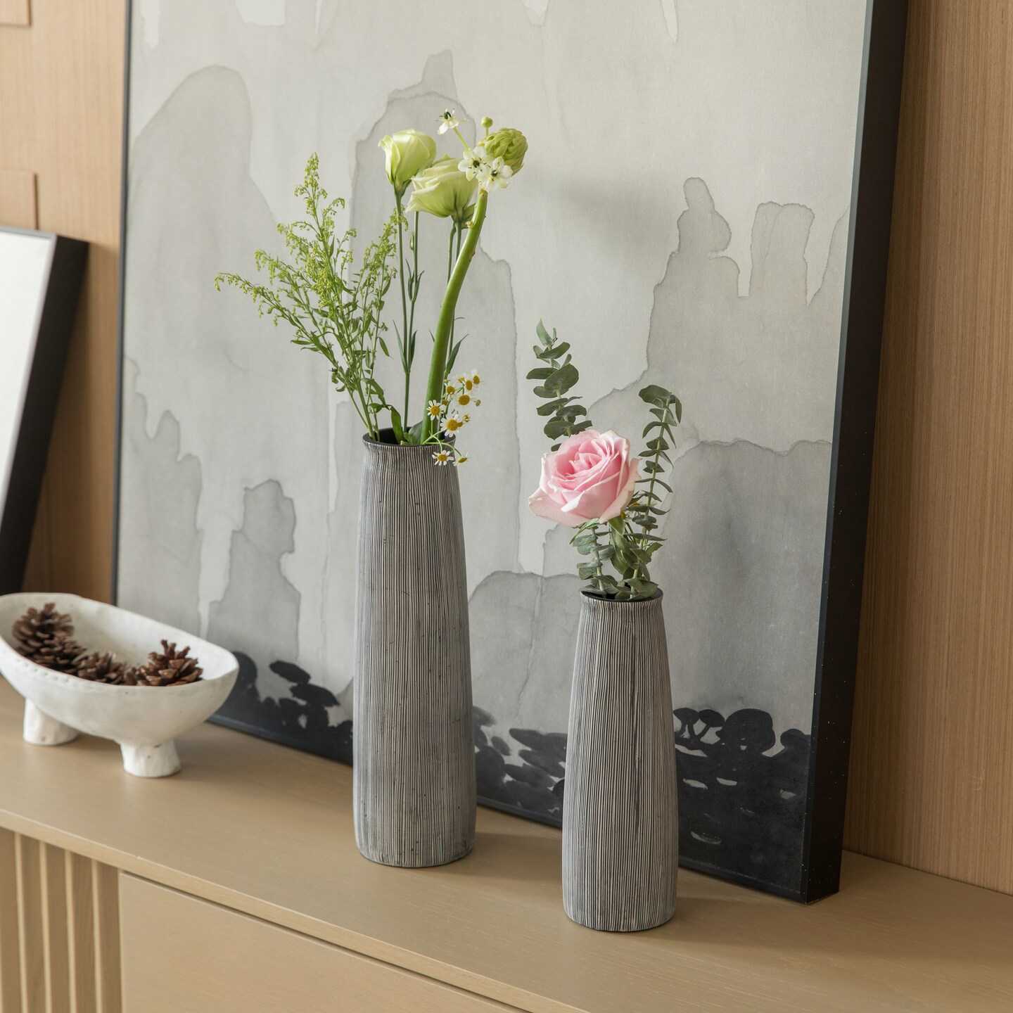 Grey Striped Decorative Round Table Centerpiece Flower Vase Display Modern Home Decor Accent Stylish Elegant Ornamental Accessory Floral Arrangement Holder Living Room Dining Room Kitchen Decoration