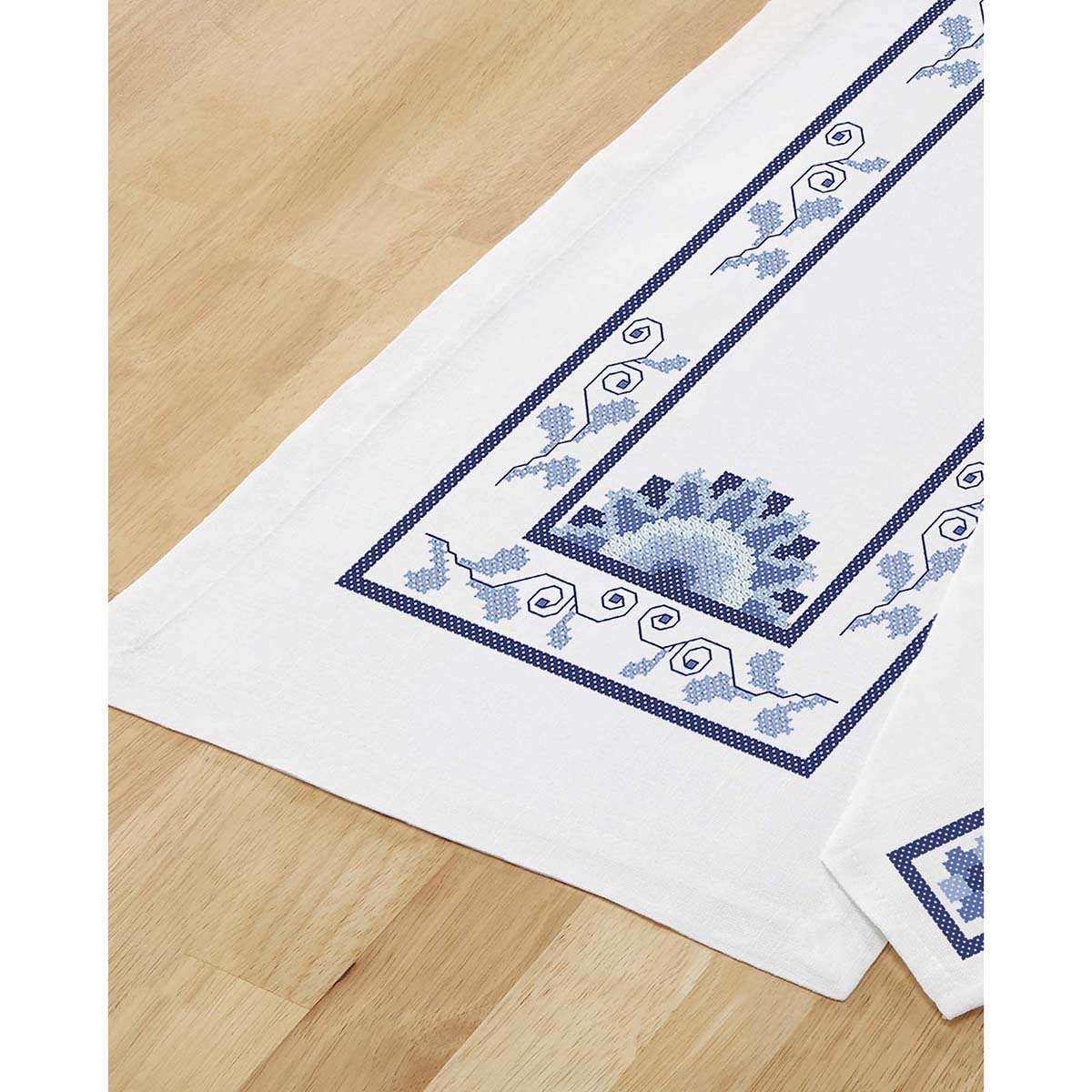 Herrschners  Blue Delft Table Runner Stamped Cross-Stitch