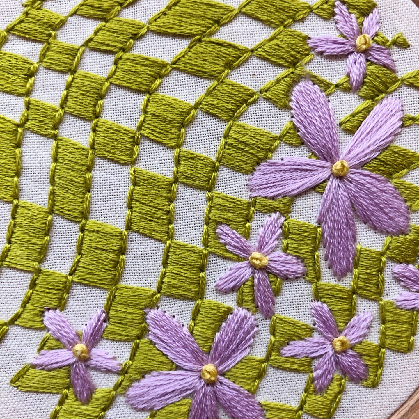 MCreativeJ Groovy Checkerboard Daisy DIY Beginner Embroidery Craft