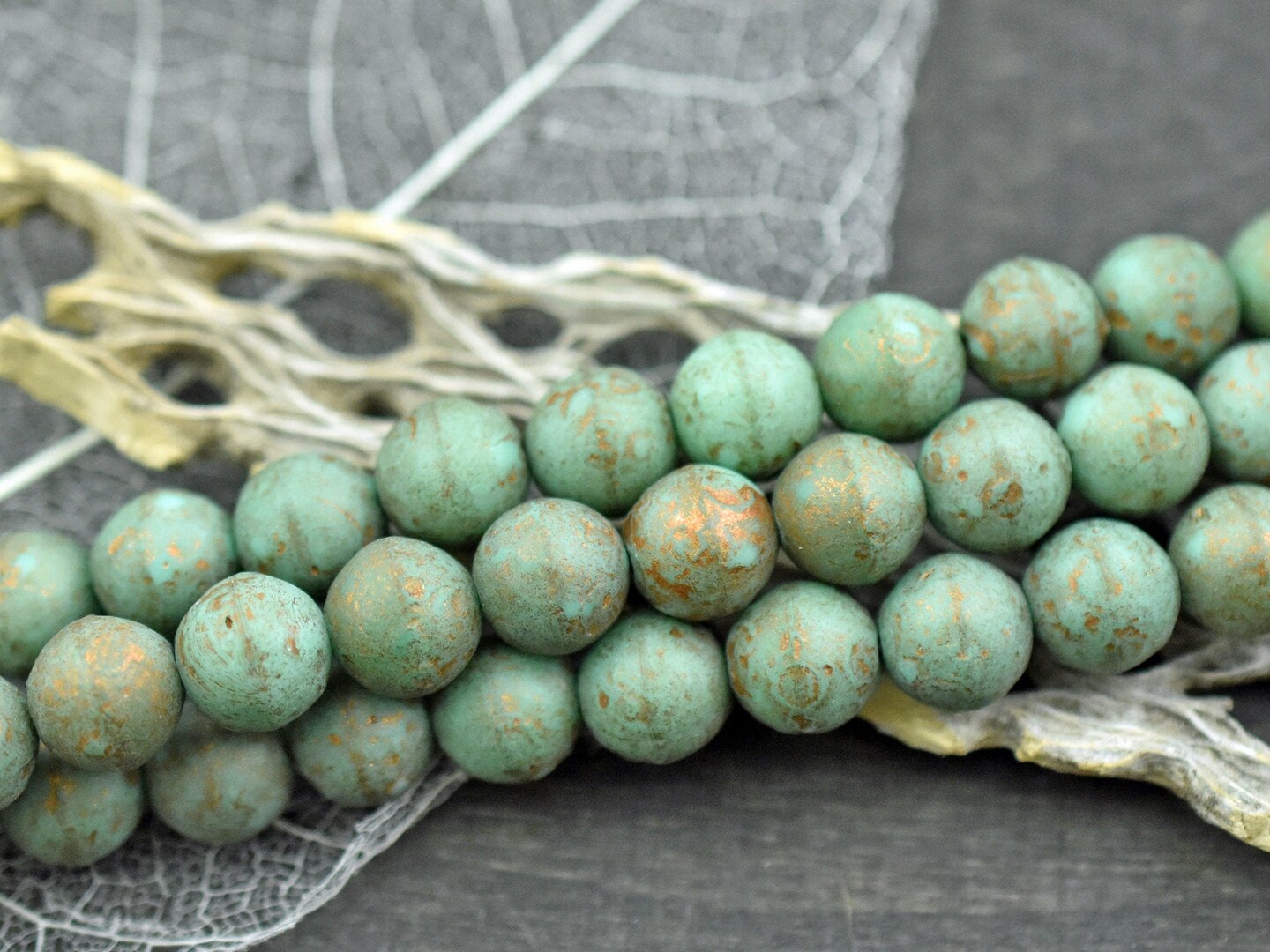 *16 8mm Copper Washed Etched Green Turquoise Round Druk Beads