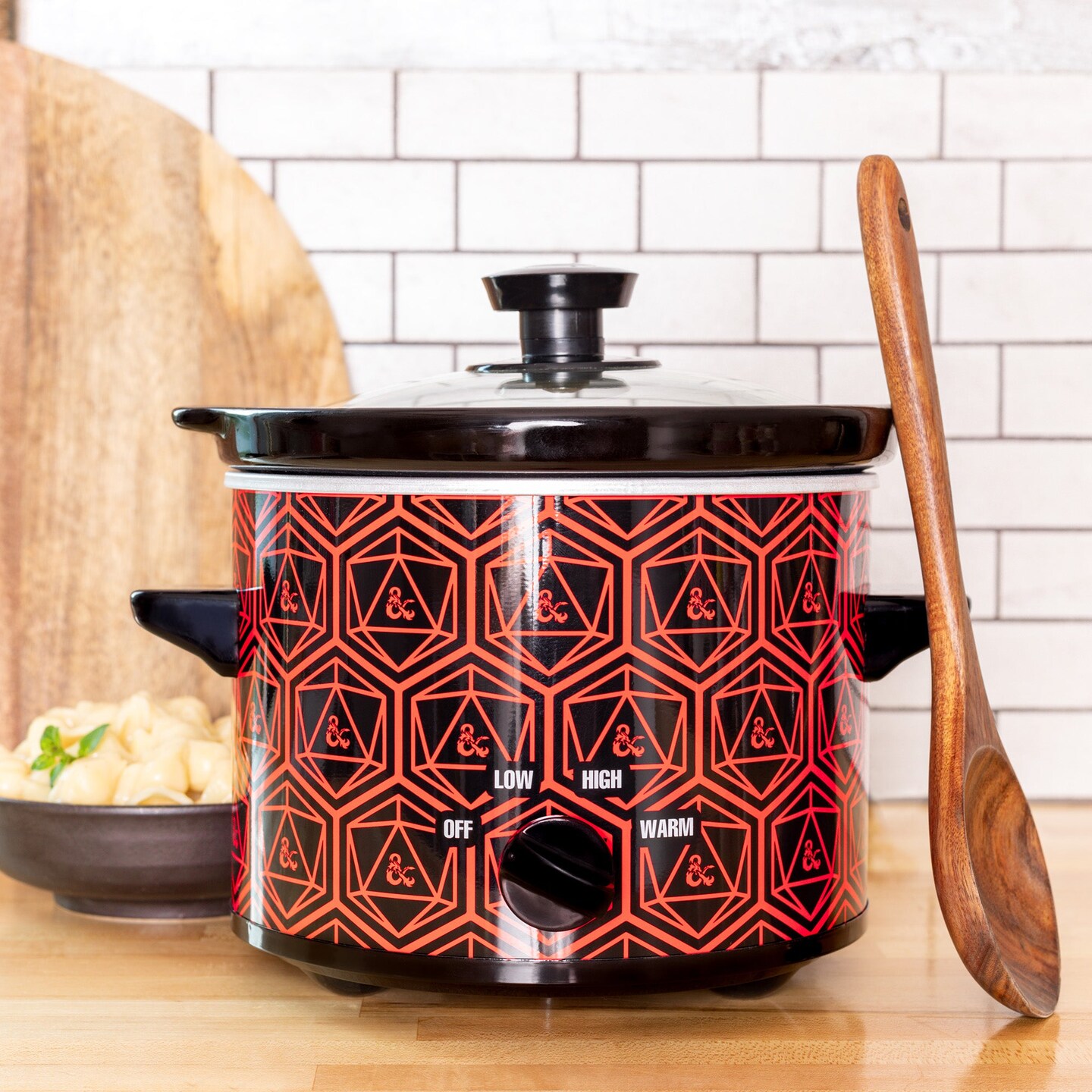 Uncanny Brands Dungeons and Dragons 2 QT Slow Cooker
