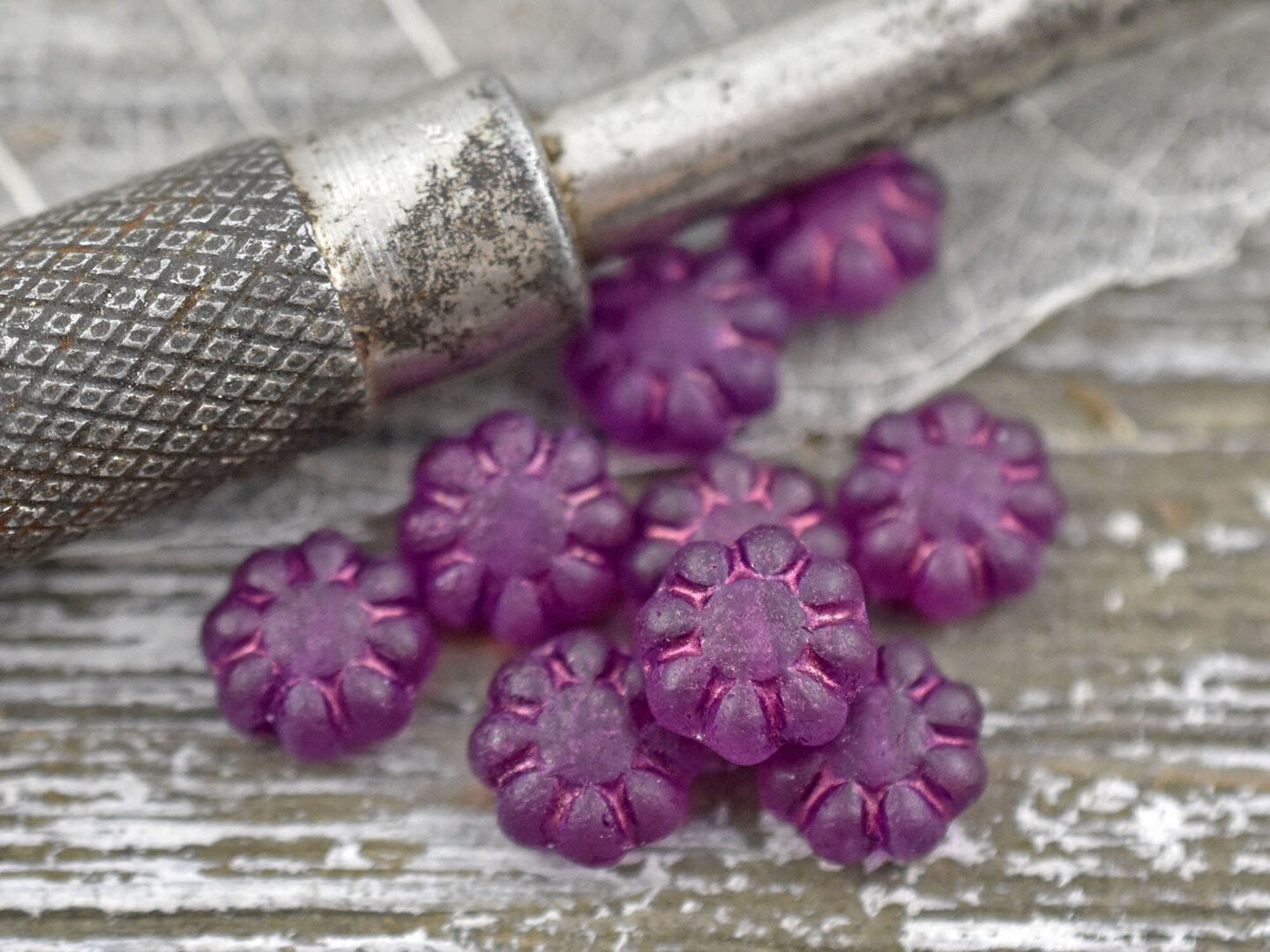 *25* 9mm Purple Washed Etched Purple Pansy Cactus Flower Beads