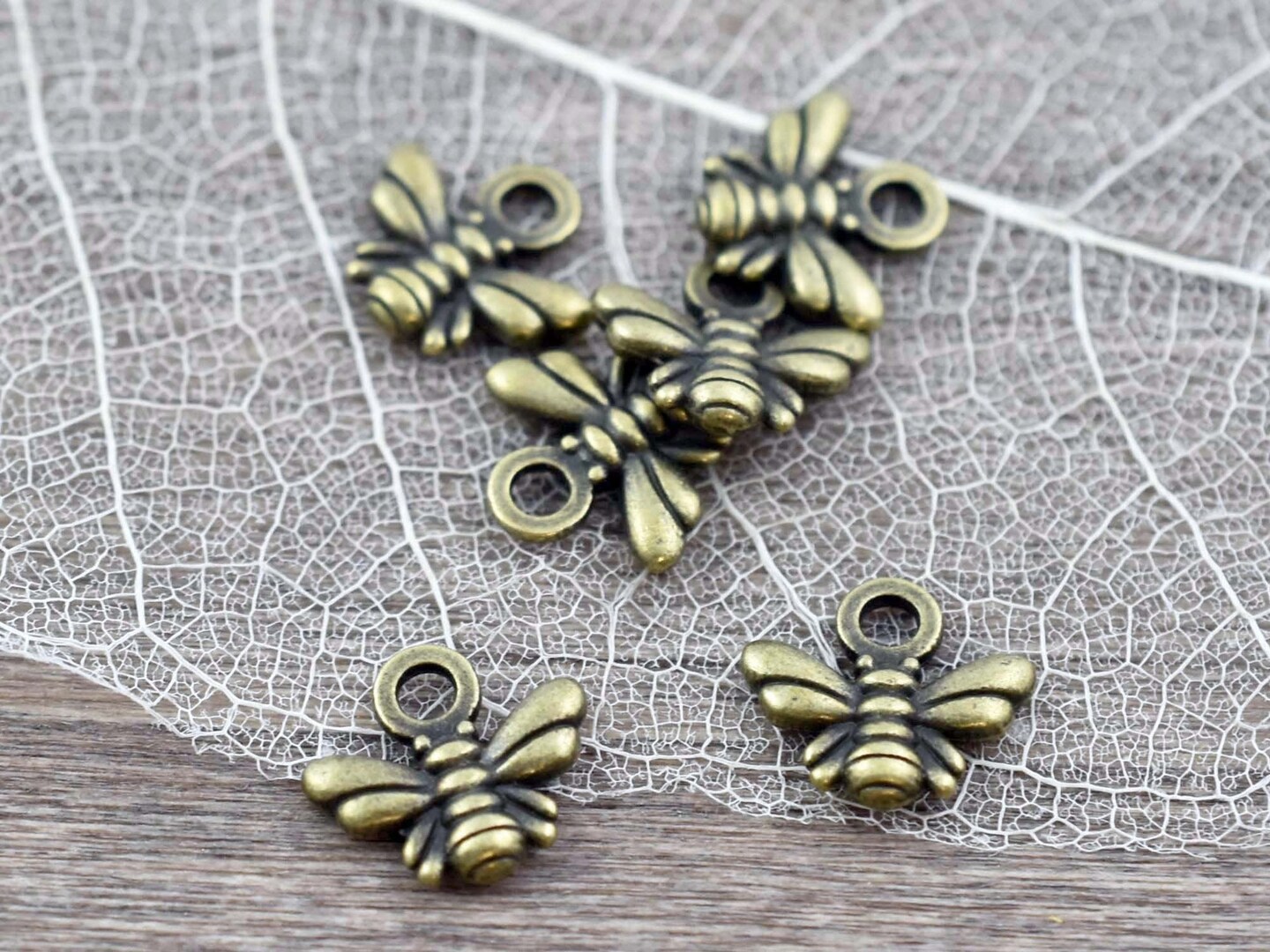 *50* 10x11mm Antique Bronze Bee Charms