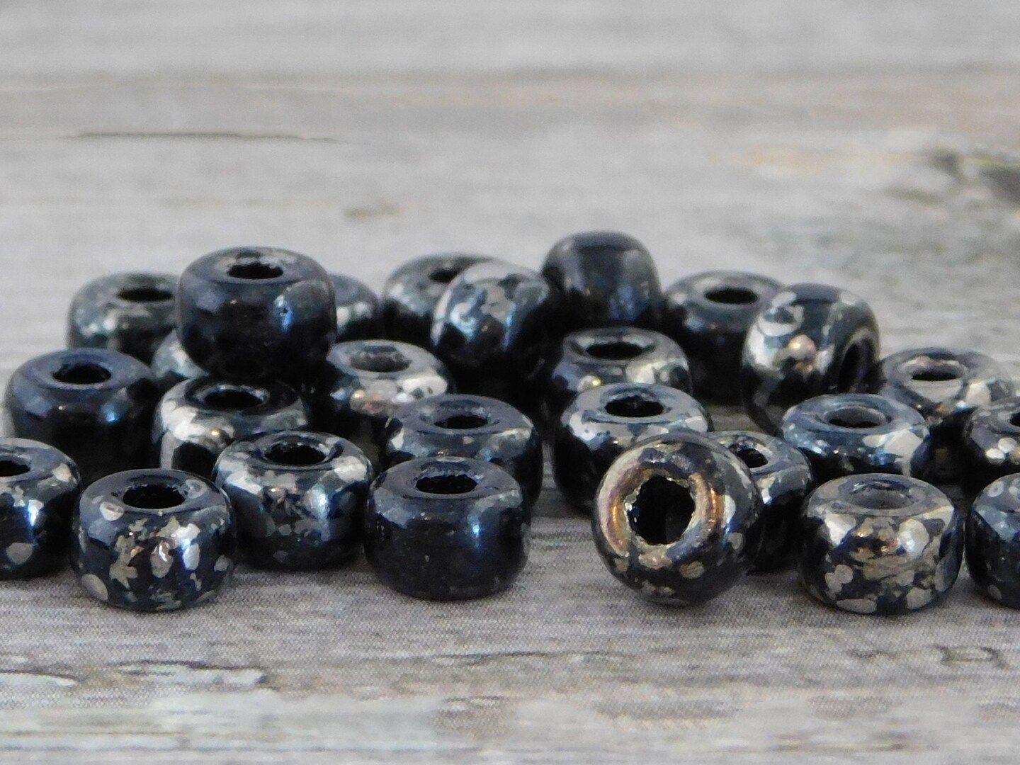 20g Jet Rembrandt 2/0 Matubo Beads
