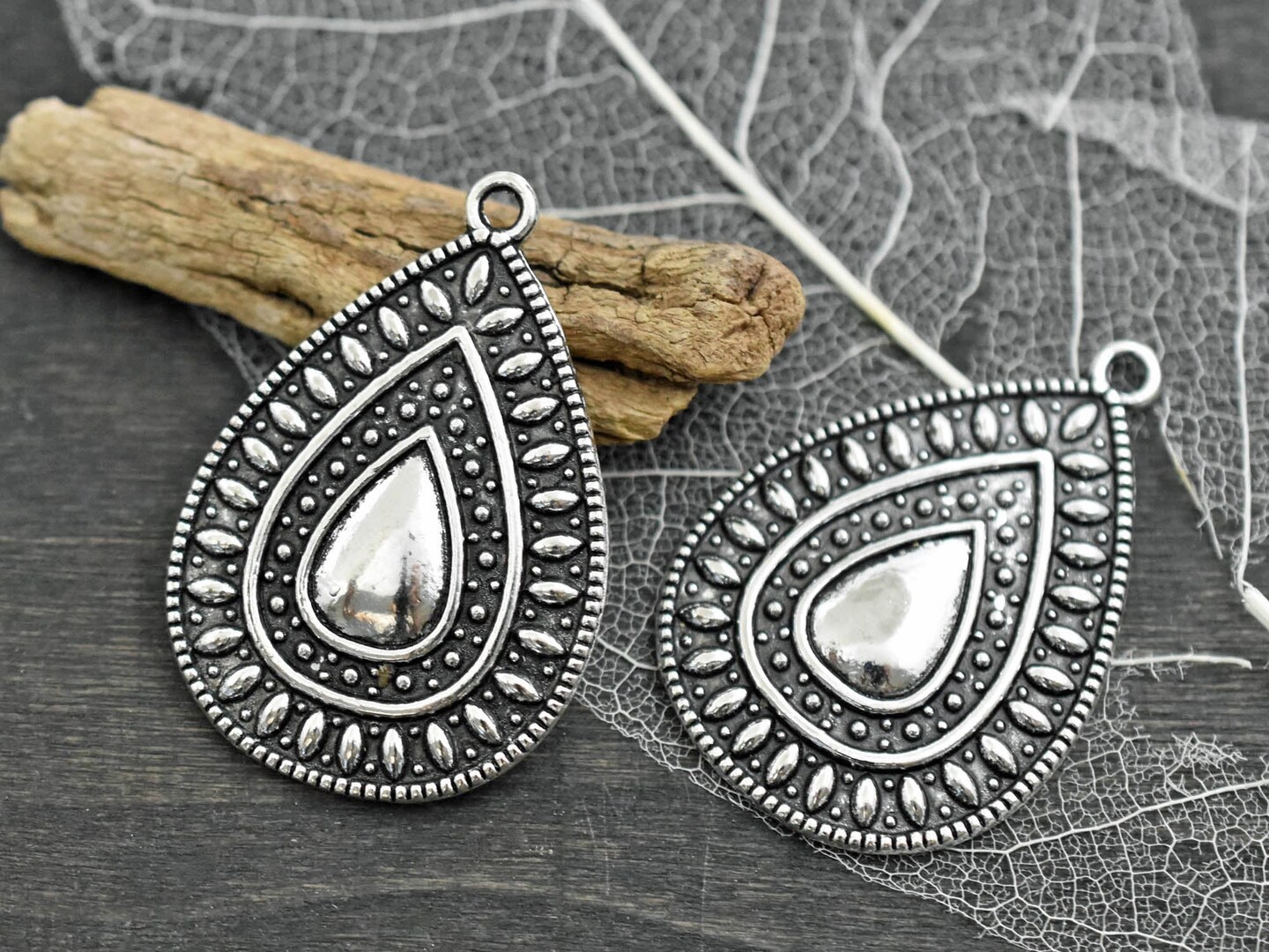 *4* 37x25mm Antique Silver Teardrop Pendants