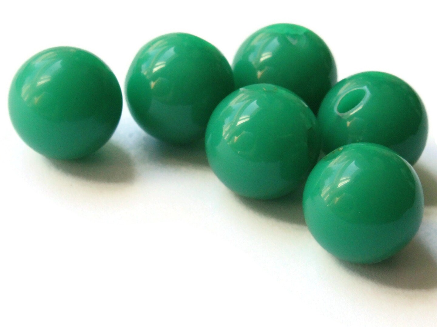 6 16mm 5/8 Inch Green Vintage Lucite Ball Buttons