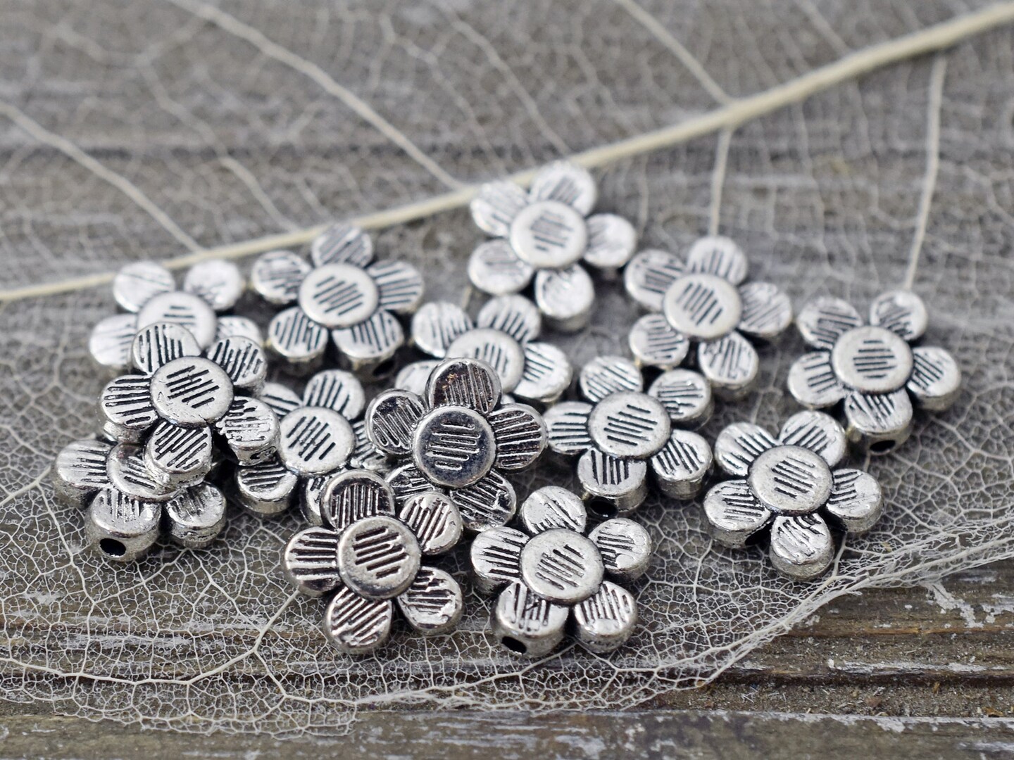 *50* 10mm Antique Silver Daisy Flower Spacer Beads