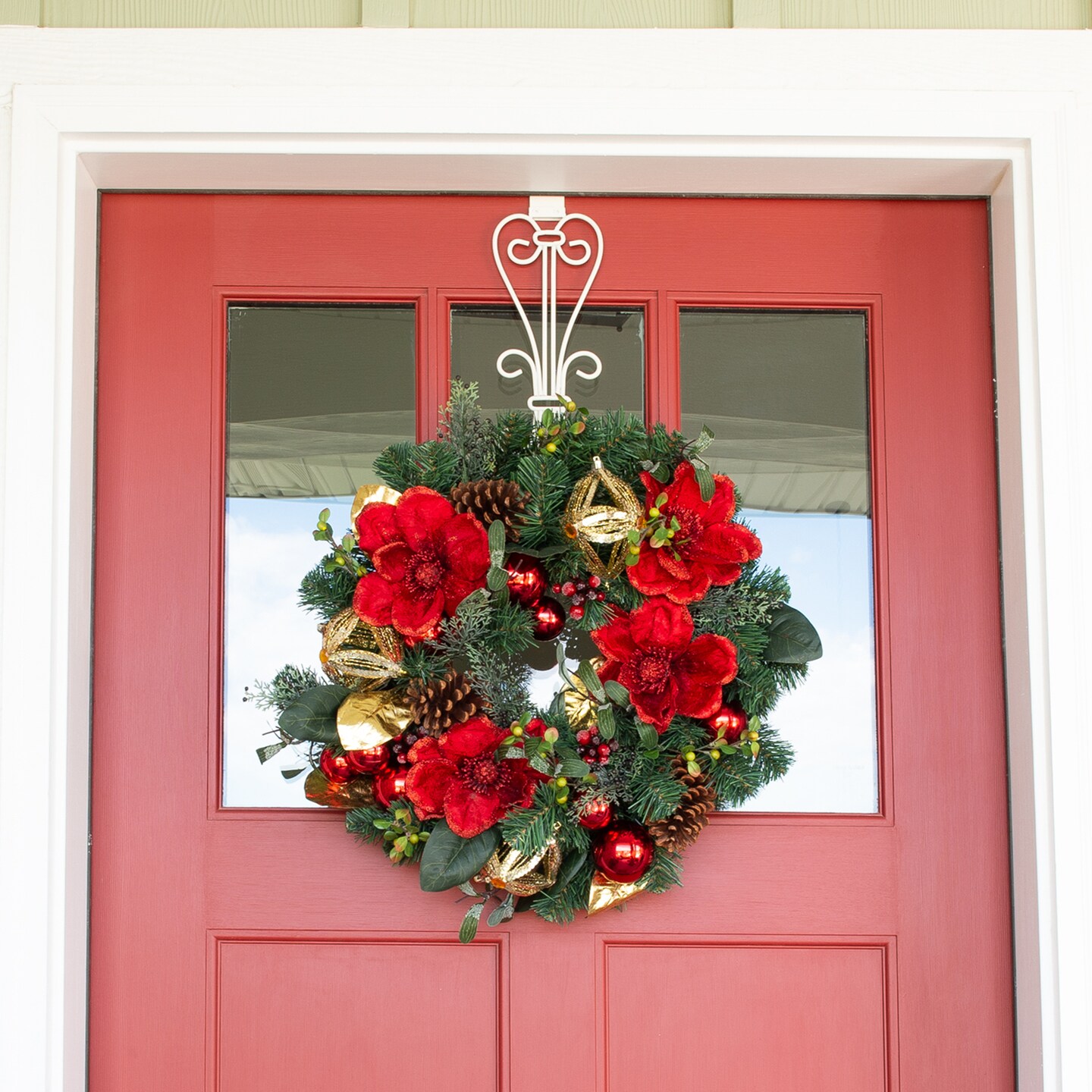 Lighted Christmas Wreath - Red Magnolia