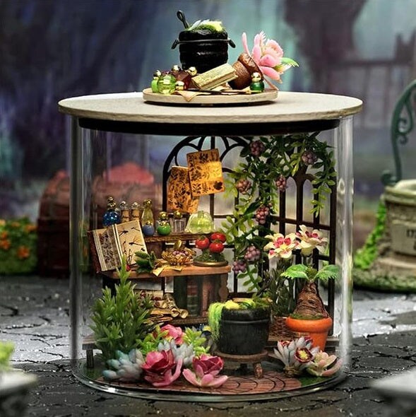 Miniature Wizardi Roombox Kit - Magic Garden Dollhouse Kit