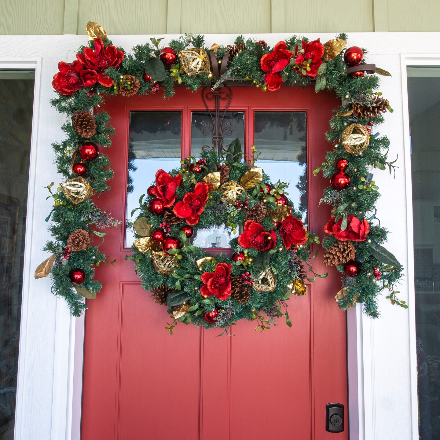 Lighted Christmas Wreath - Red Magnolia