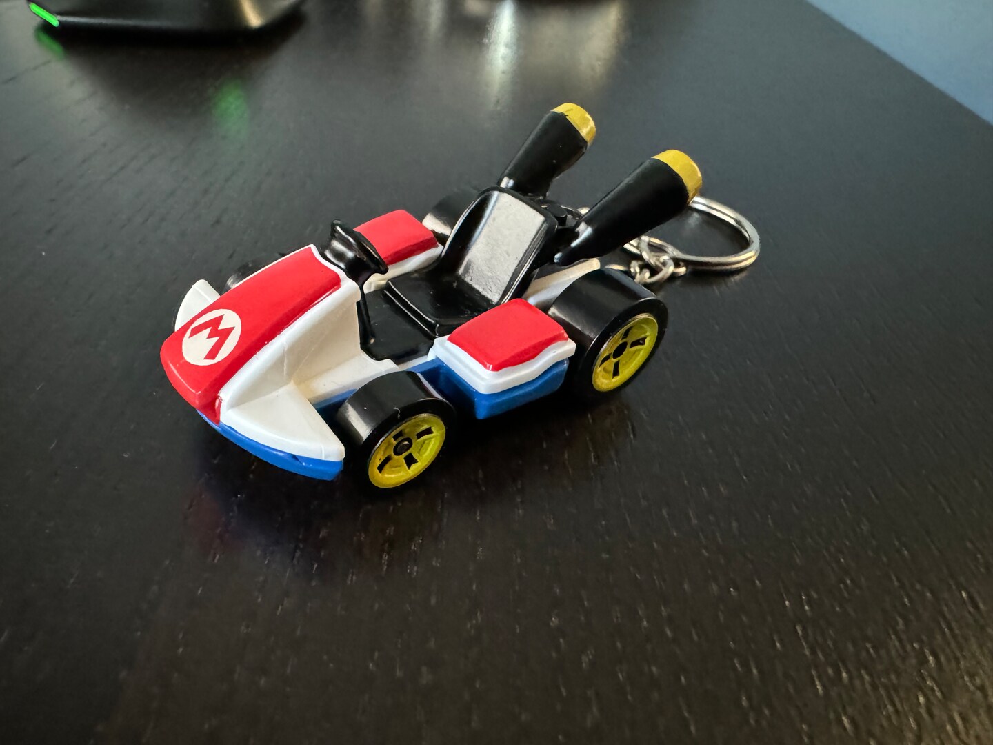 Hot Wheels Mattel Metal Nintendo Mario Kart MARIO Keychain Key